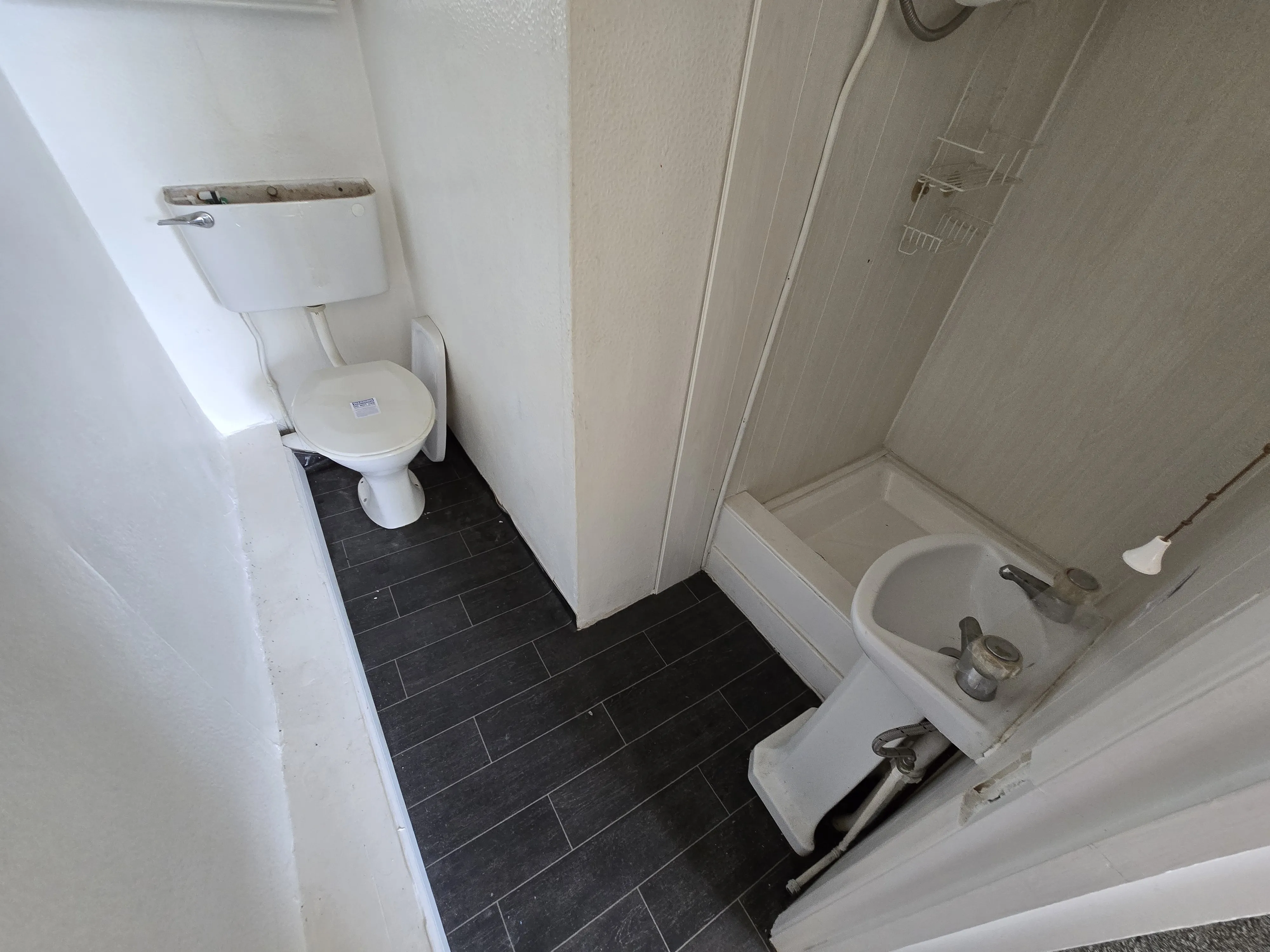 INVESTMENT/PART UNOCCUPIED - Freehold Mid Terrace Building
