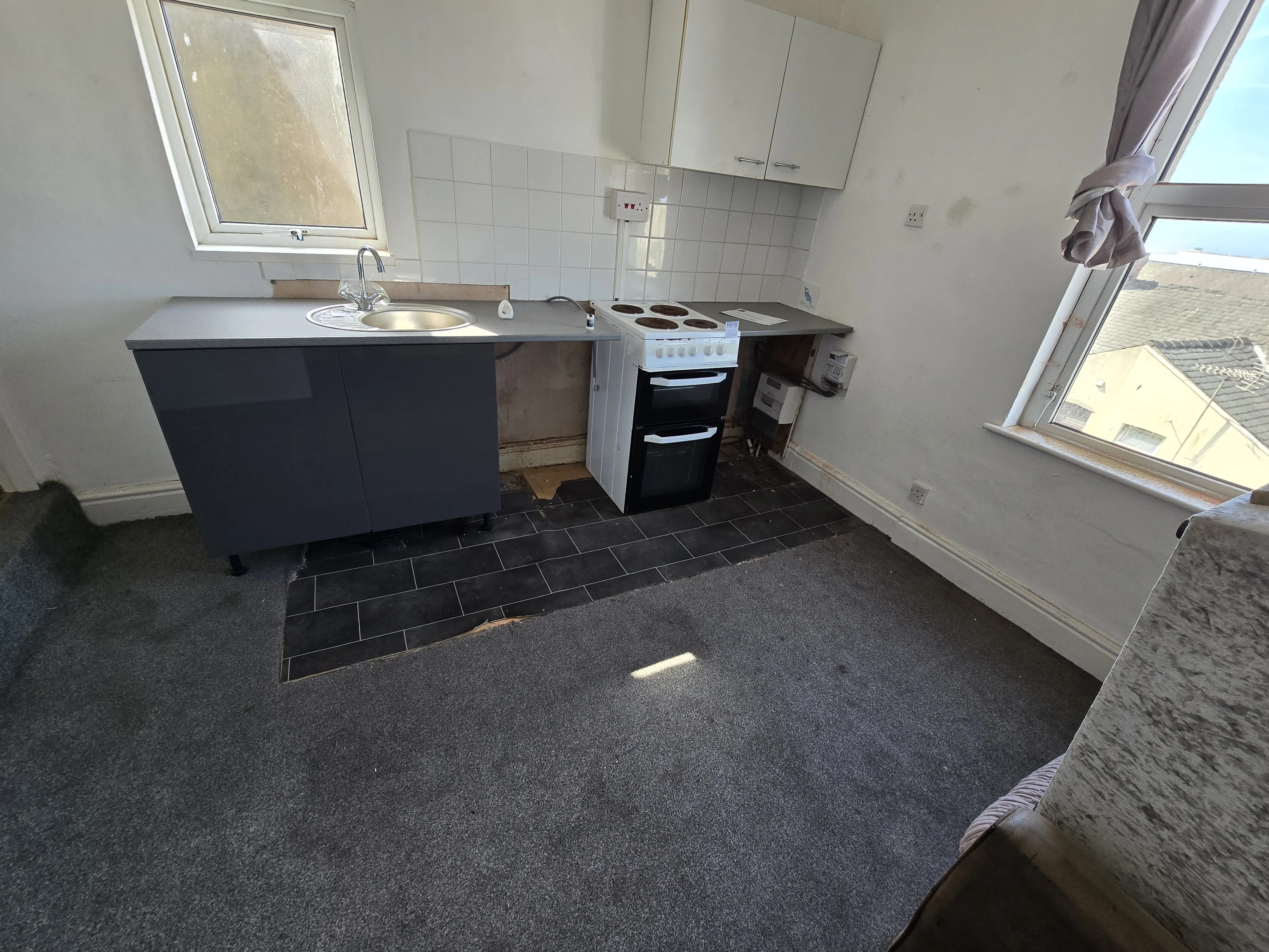 INVESTMENT/PART UNOCCUPIED - Freehold Mid Terrace Building