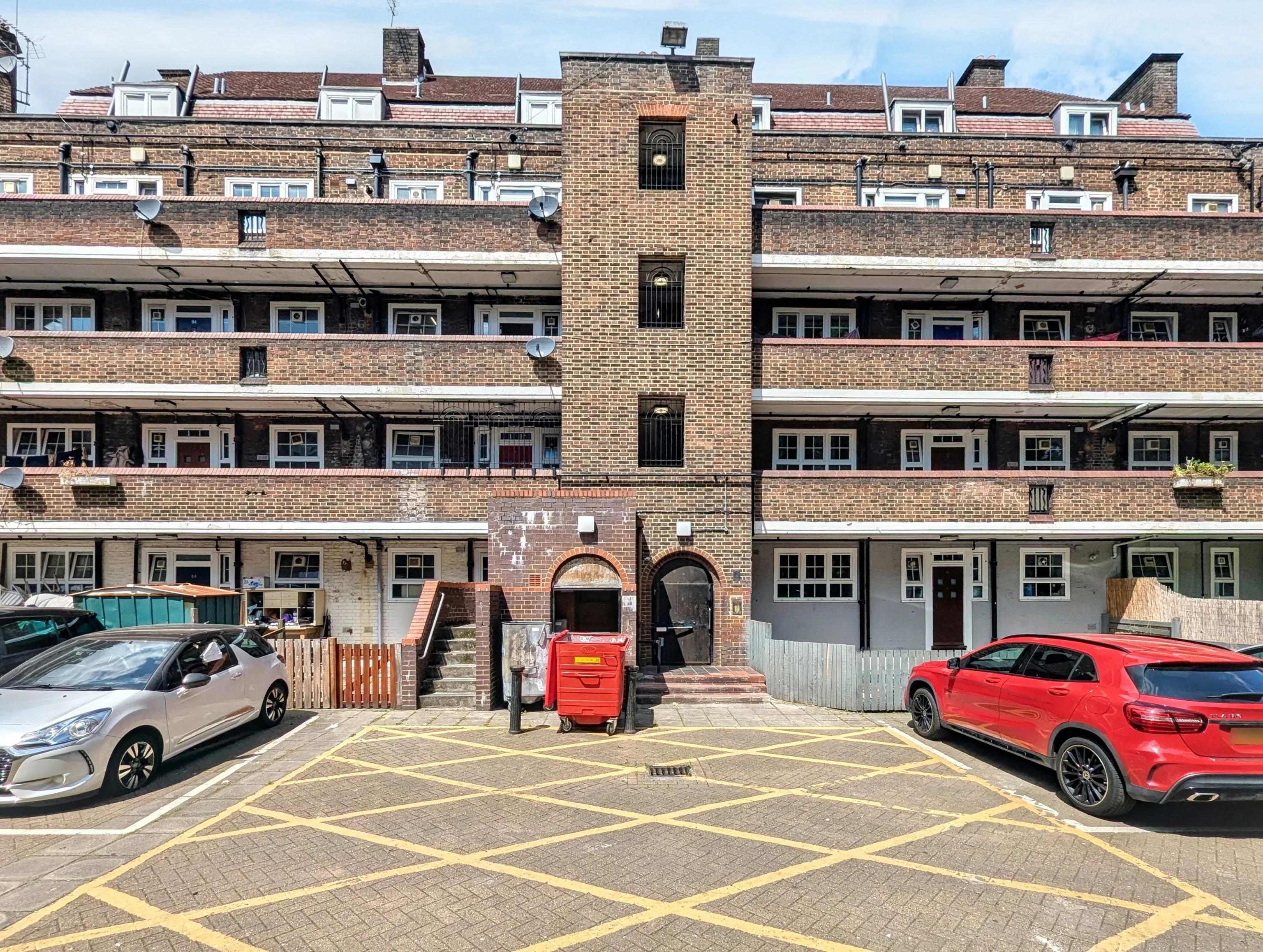 VACANT - Leasehold Self-Contained First Floor Flat