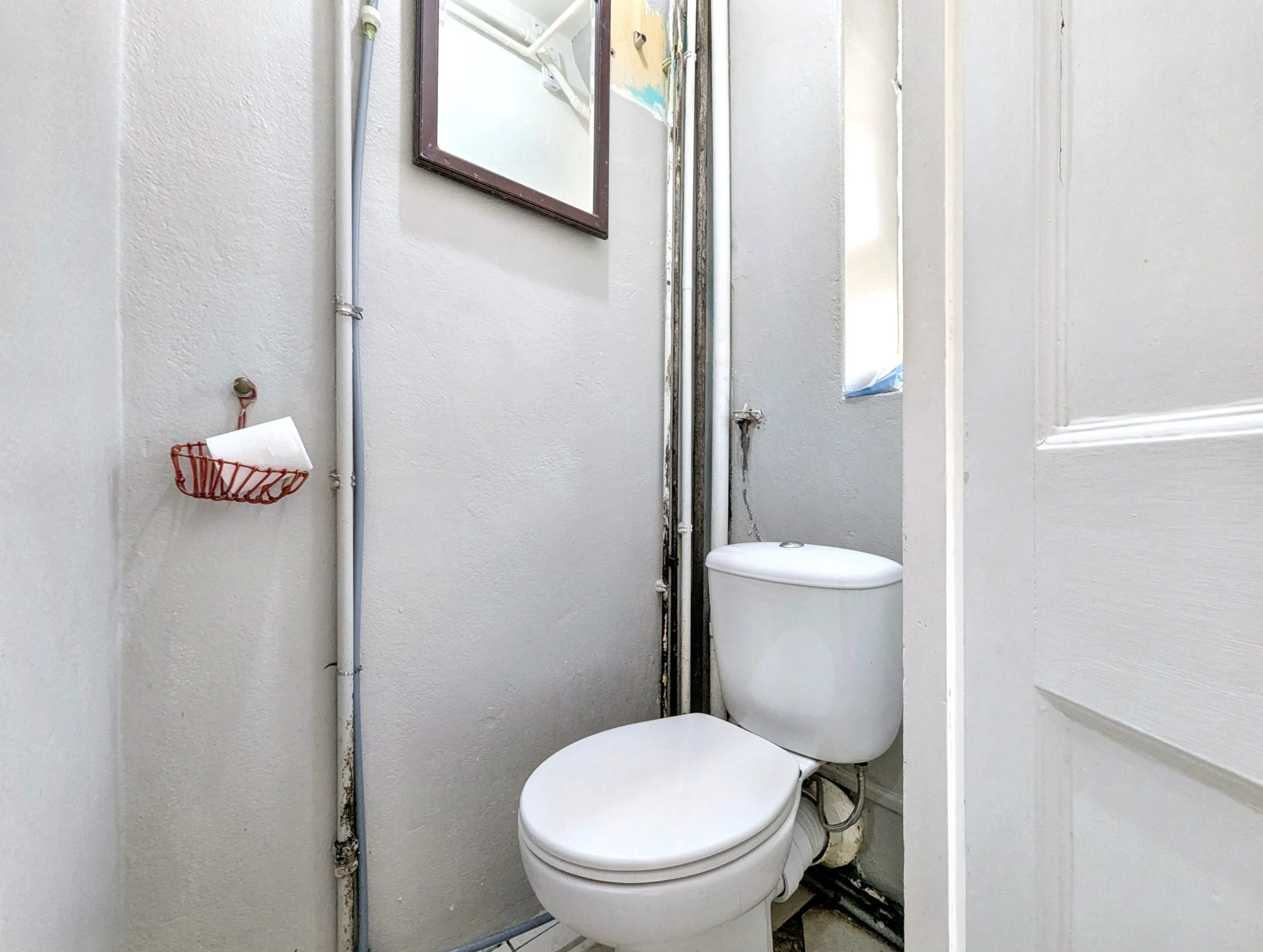 VACANT - Leasehold Self-Contained First Floor Flat