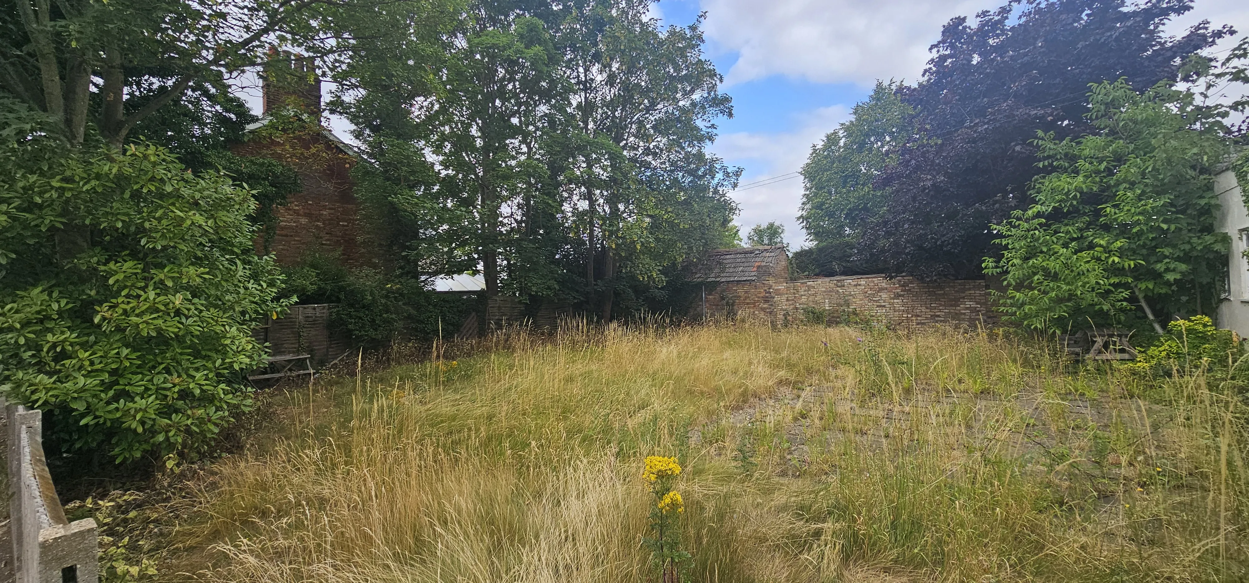 VACANT - Freehold  Former Public House Building and Site