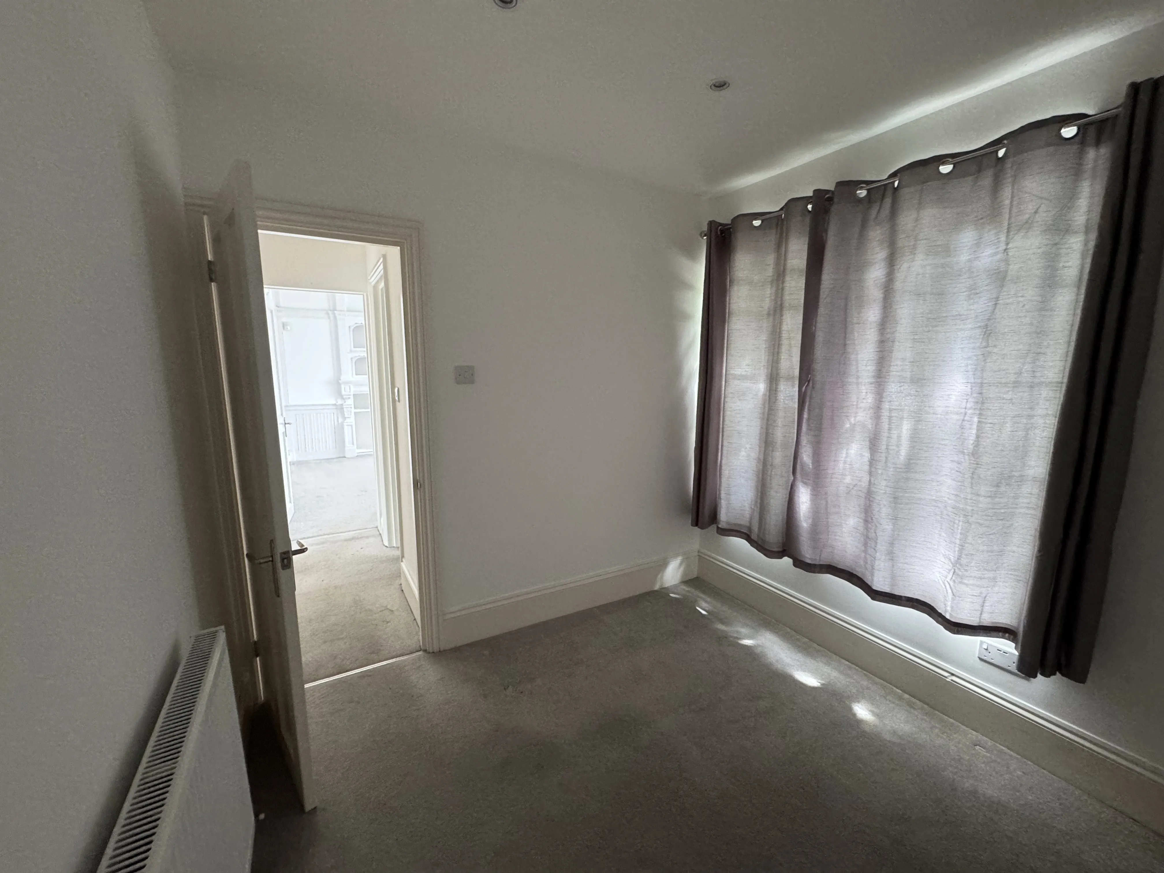 VACANT - Leasehold Self Contained Ground Floor Flat 