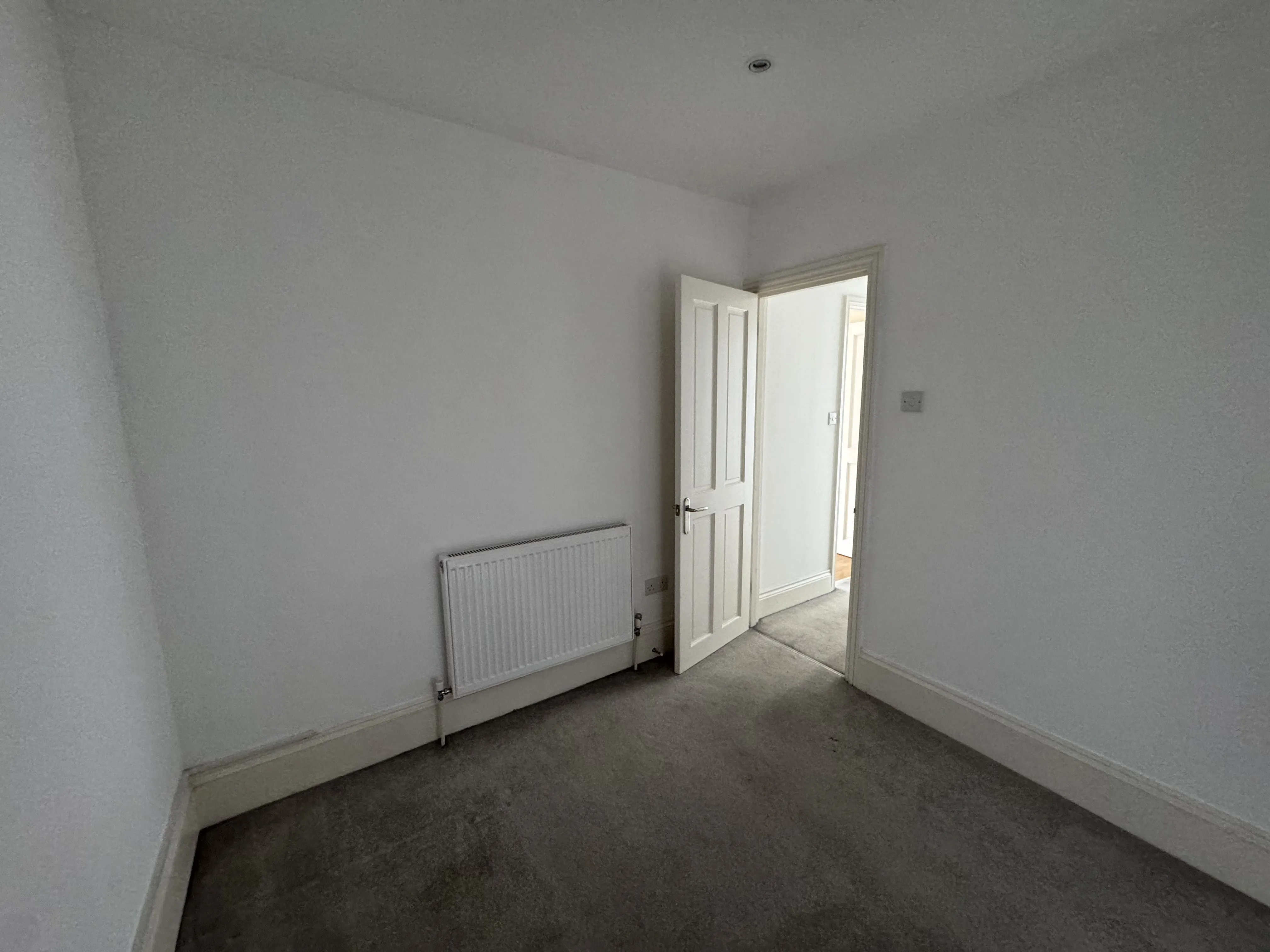 VACANT - Leasehold Self Contained Ground Floor Flat 