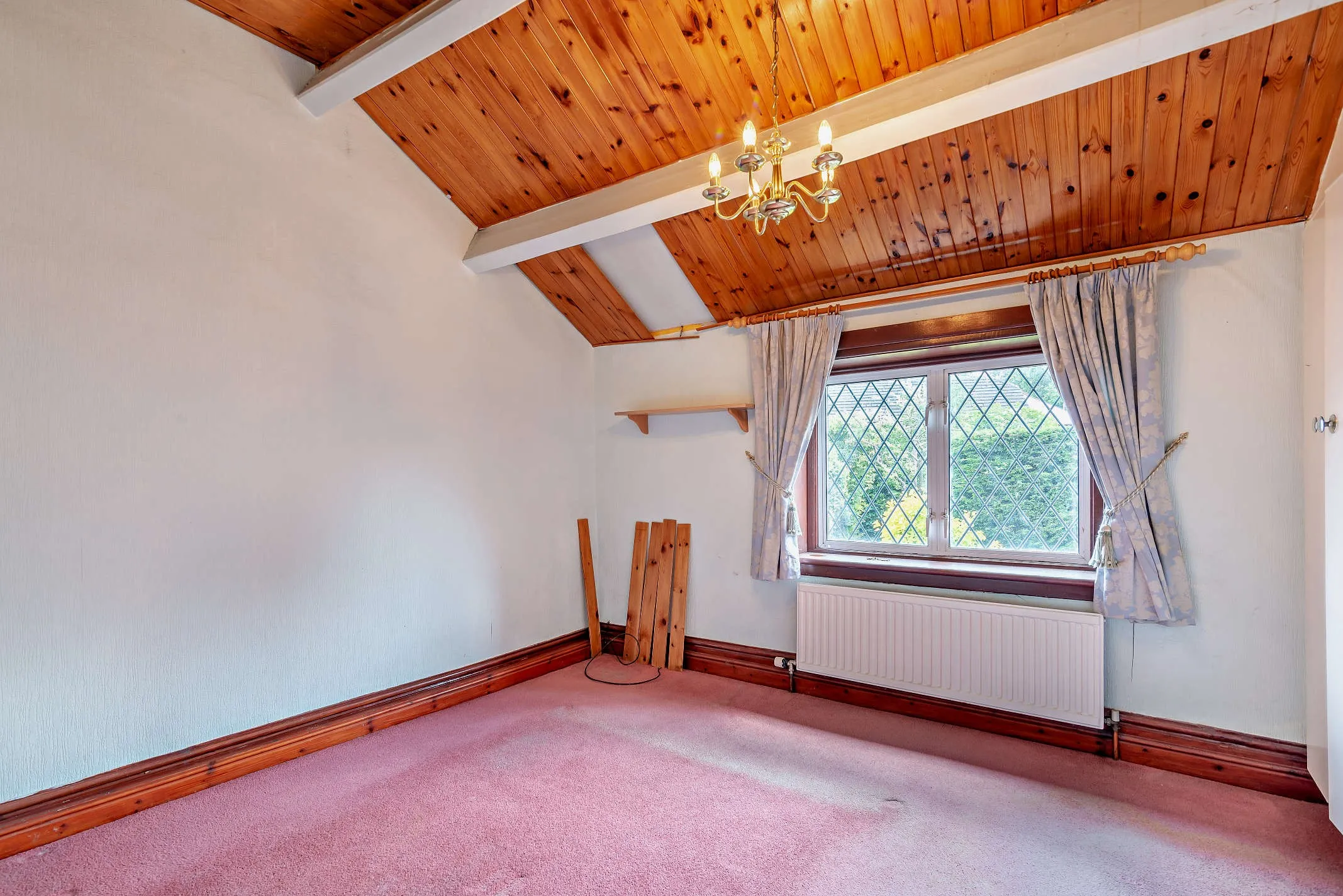 VACANT - Freehold End of Terrace Cottage