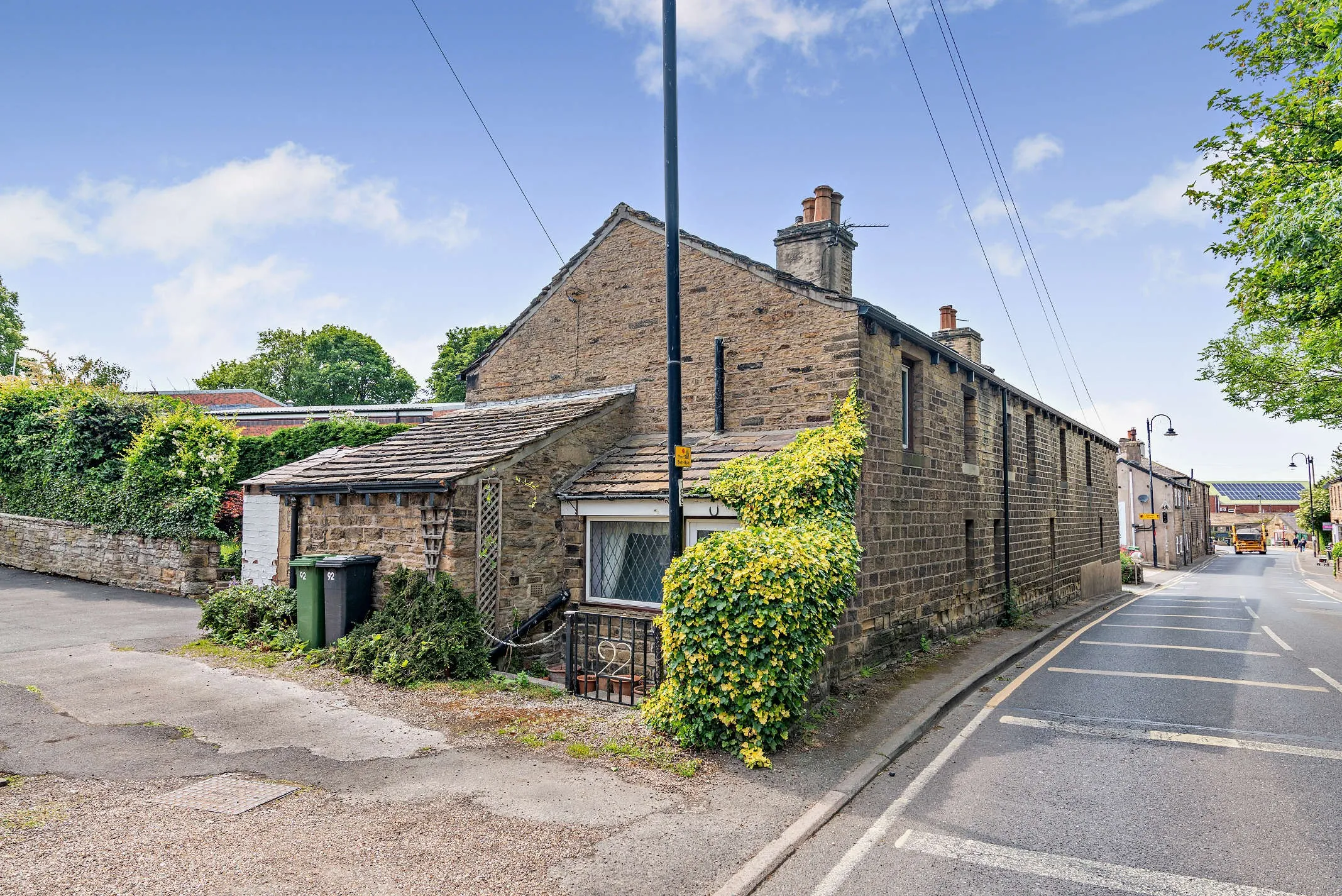 VACANT - Freehold End of Terrace Cottage