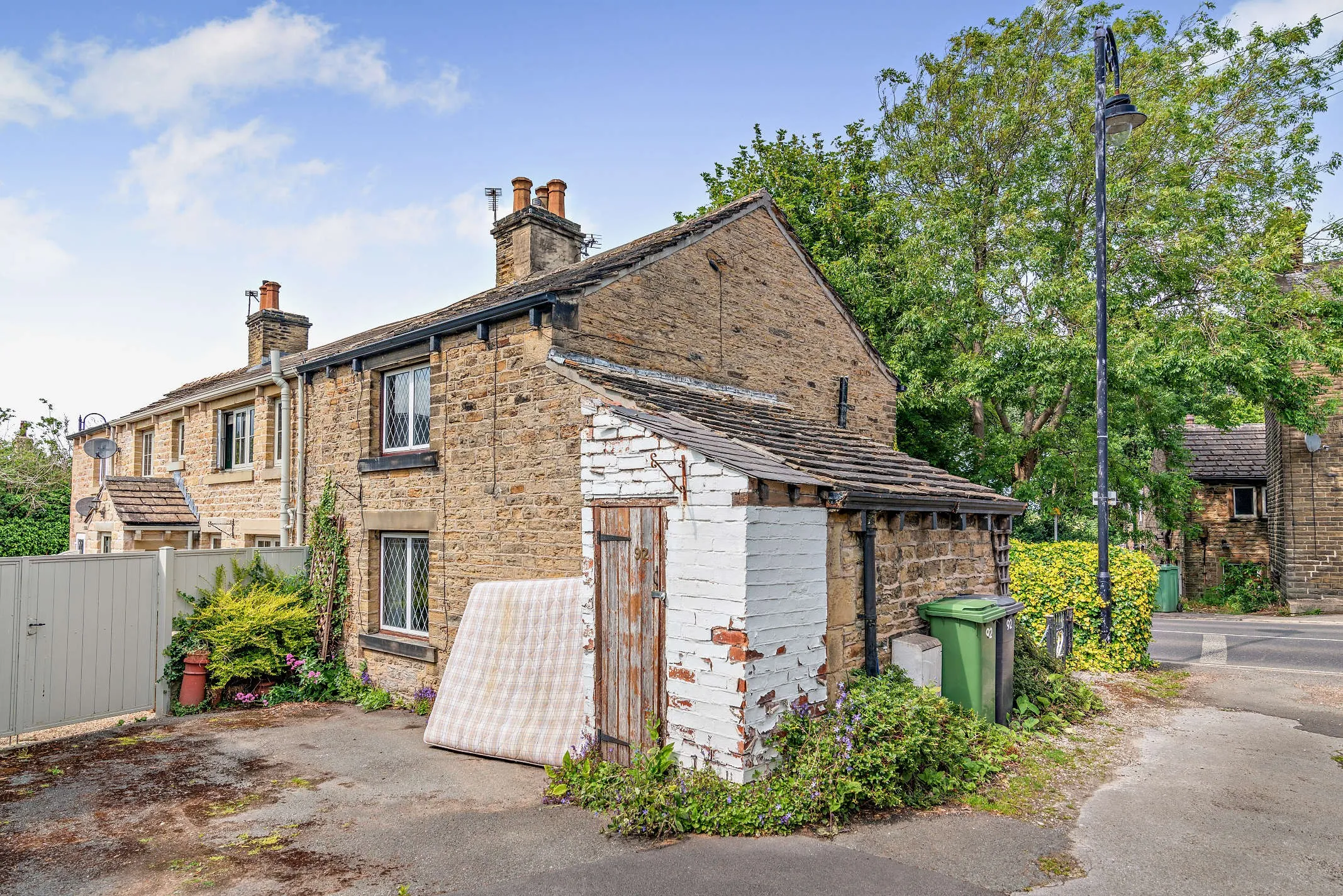 VACANT - Freehold End of Terrace Cottage