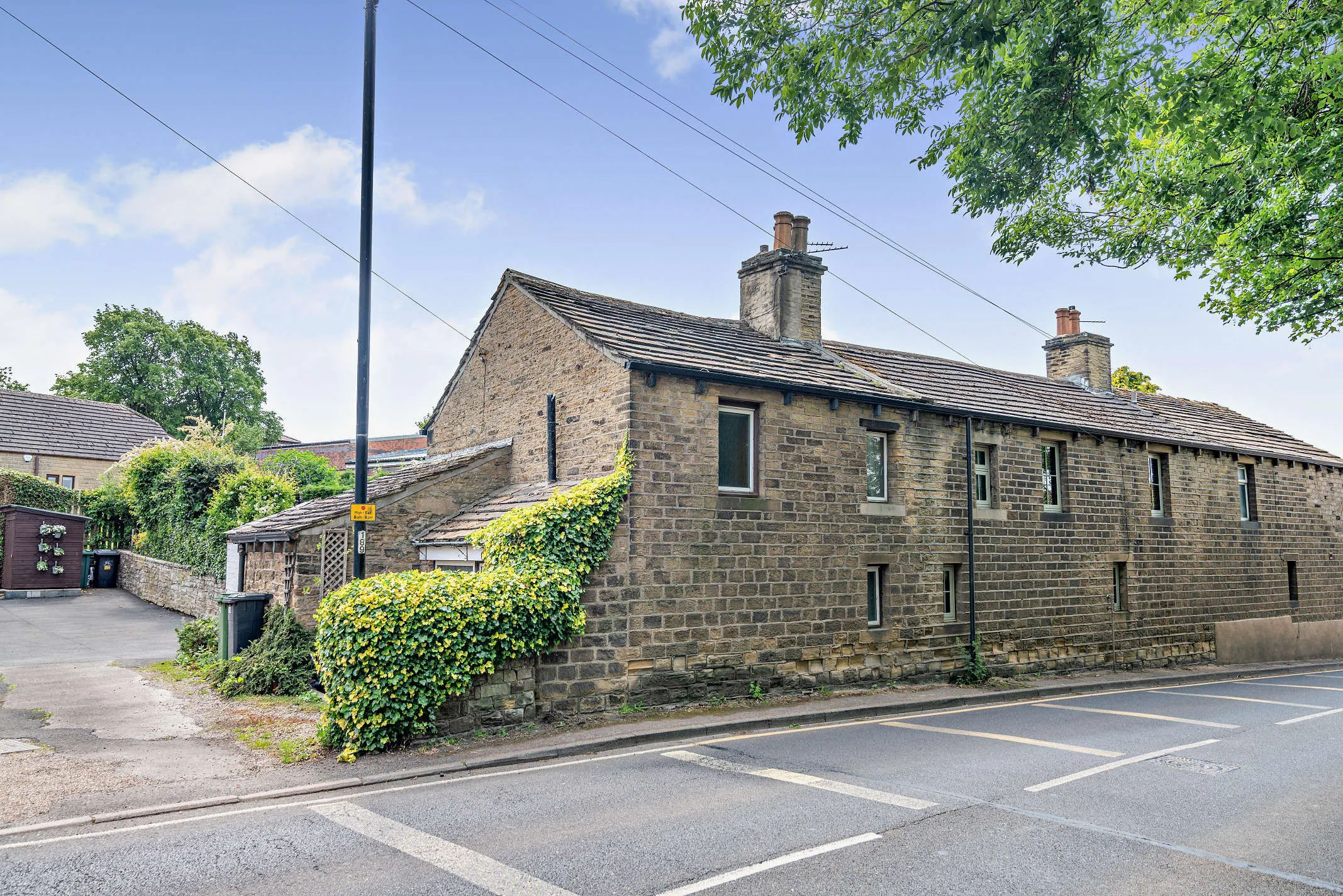 VACANT - Freehold End of Terrace Cottage