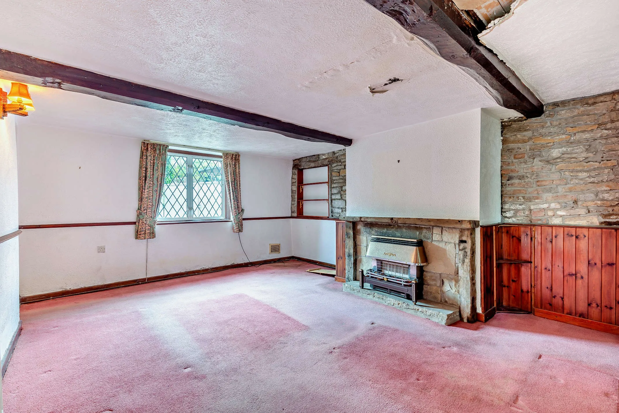 VACANT - Freehold End of Terrace Cottage