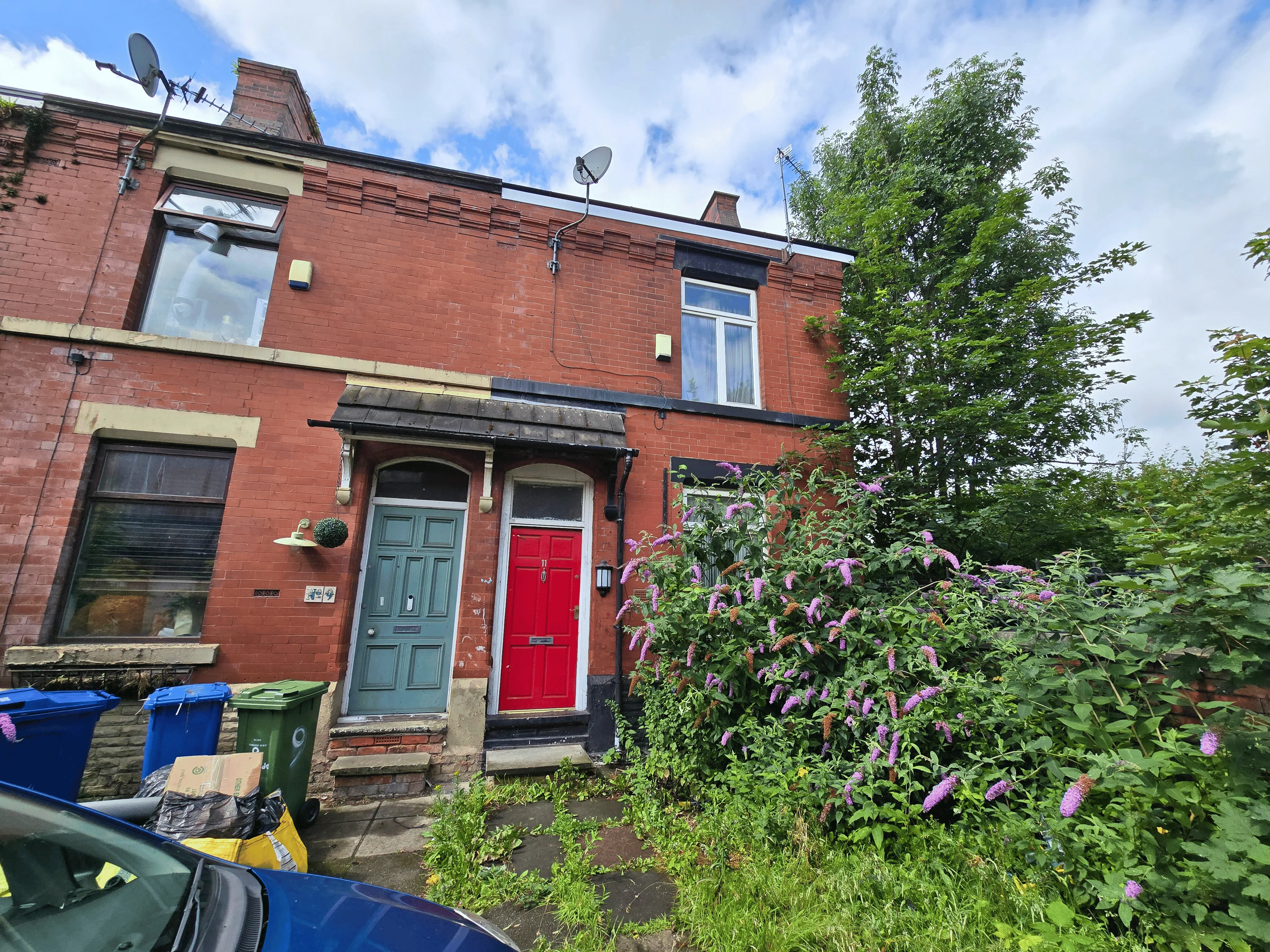 INVESTMENT - Freehold End of Terrace House