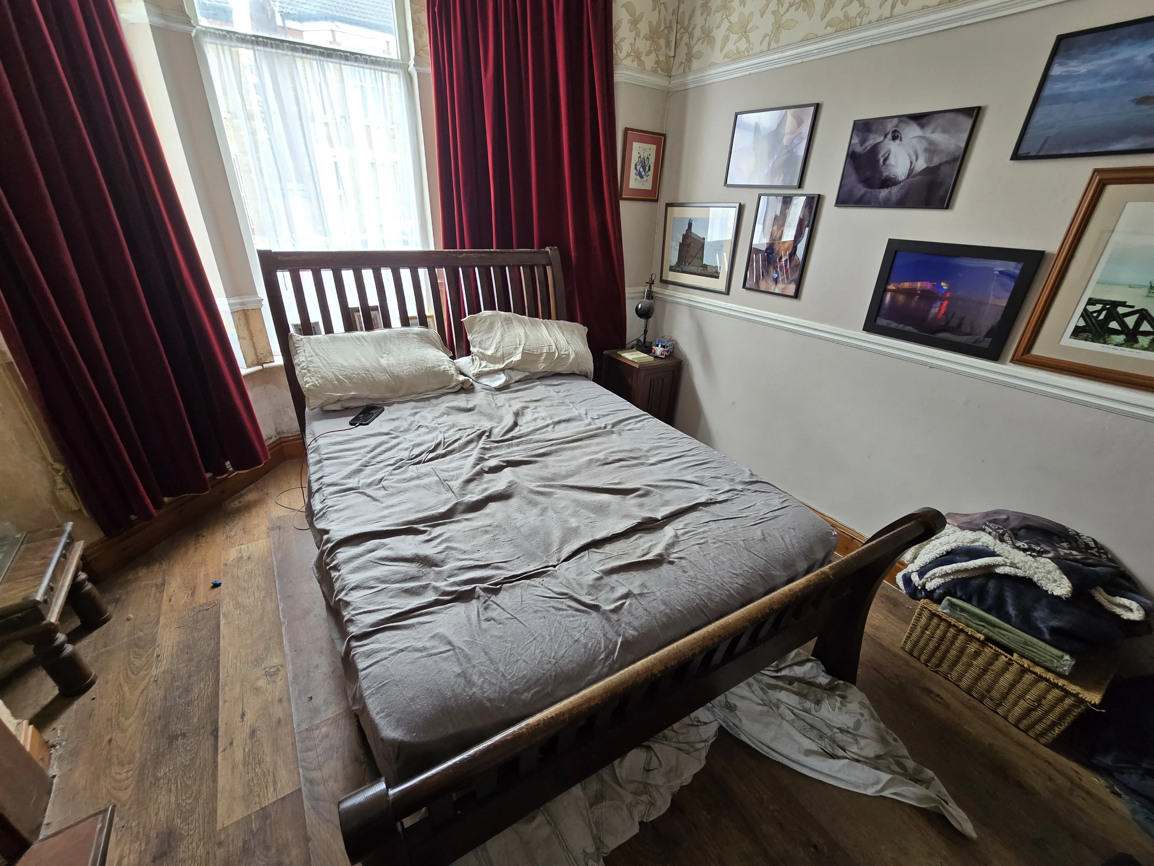 INVESTMENT - Freehold Mid Terrace House