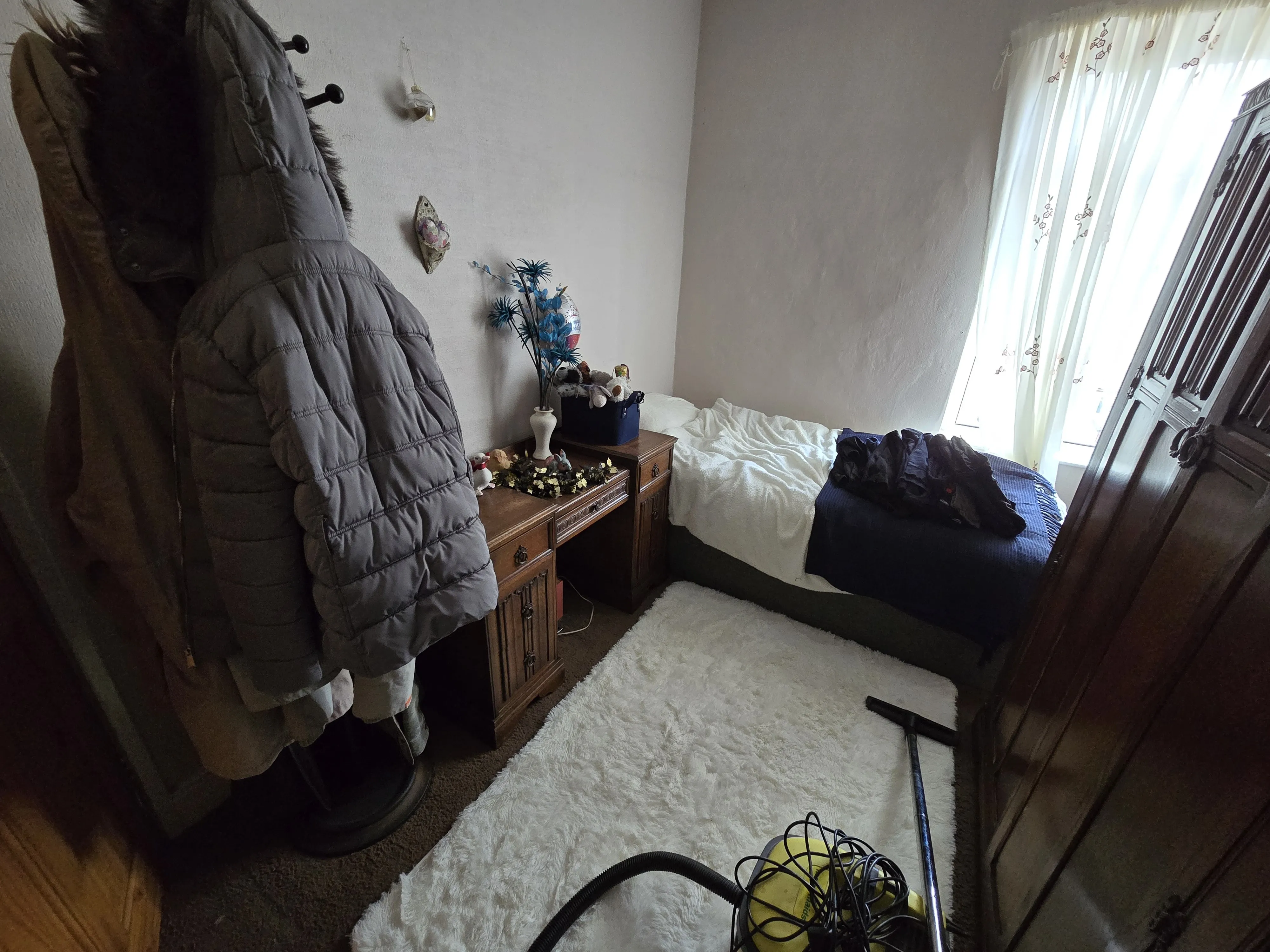 INVESTMENT - Freehold Mid Terrace House
