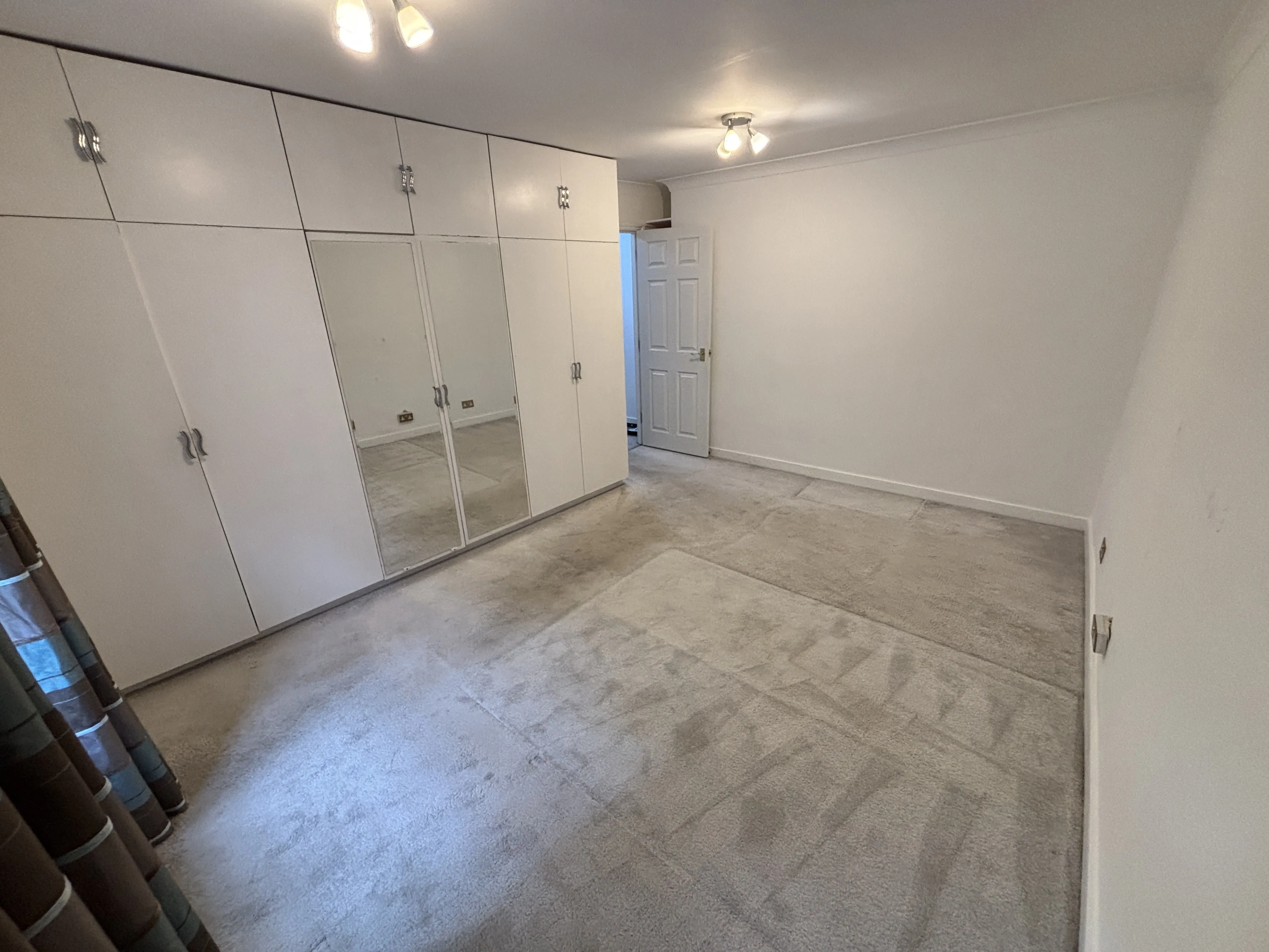 VACANT - Share of Freehold Ground Floor Flat