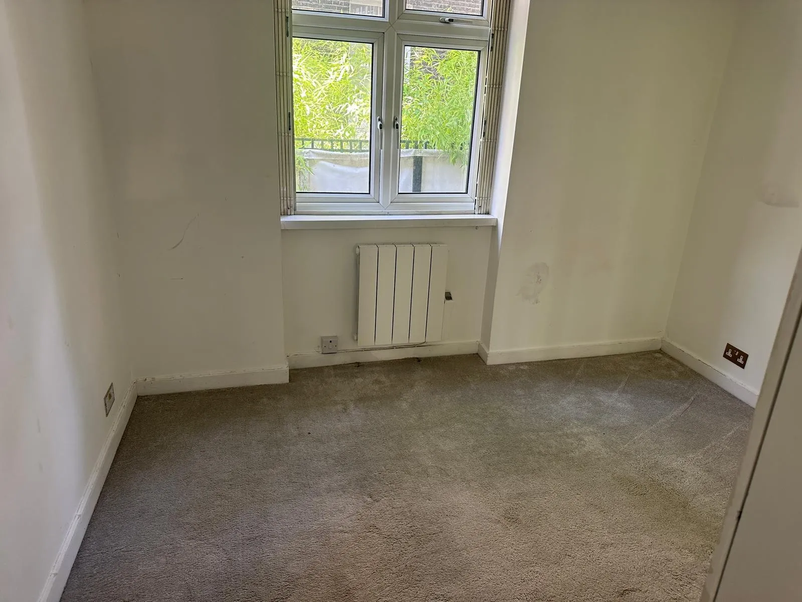 VACANT - Share of Freehold Ground Floor Flat