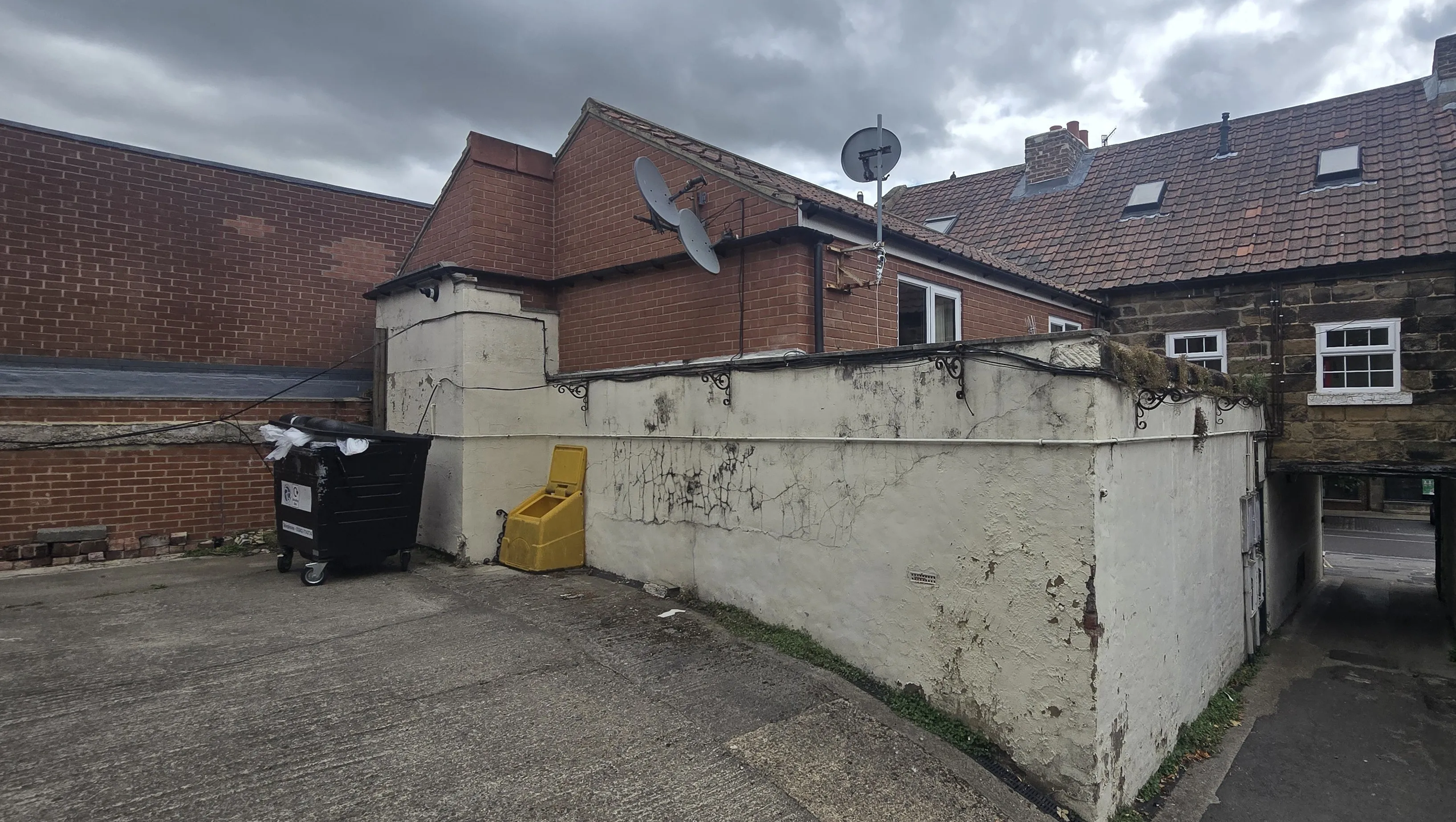 INVESTMENT - Freehold Mid Terrace Building 