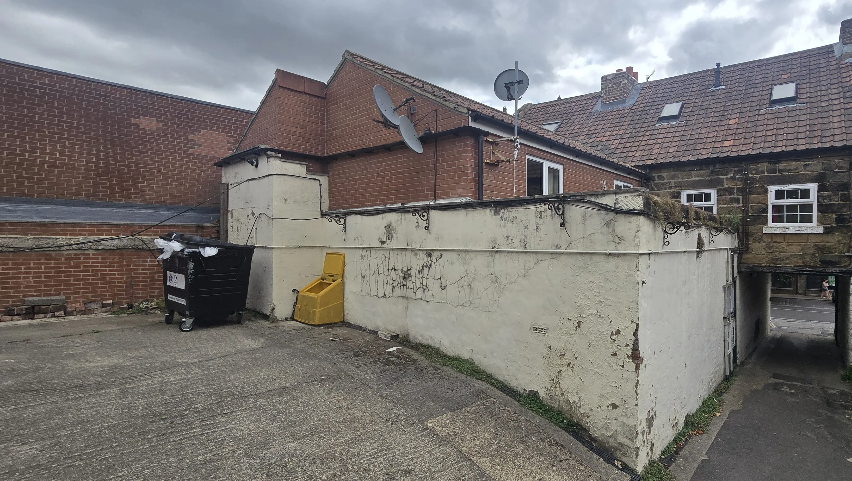 INVESTMENT - Freehold Mid Terrace Building 