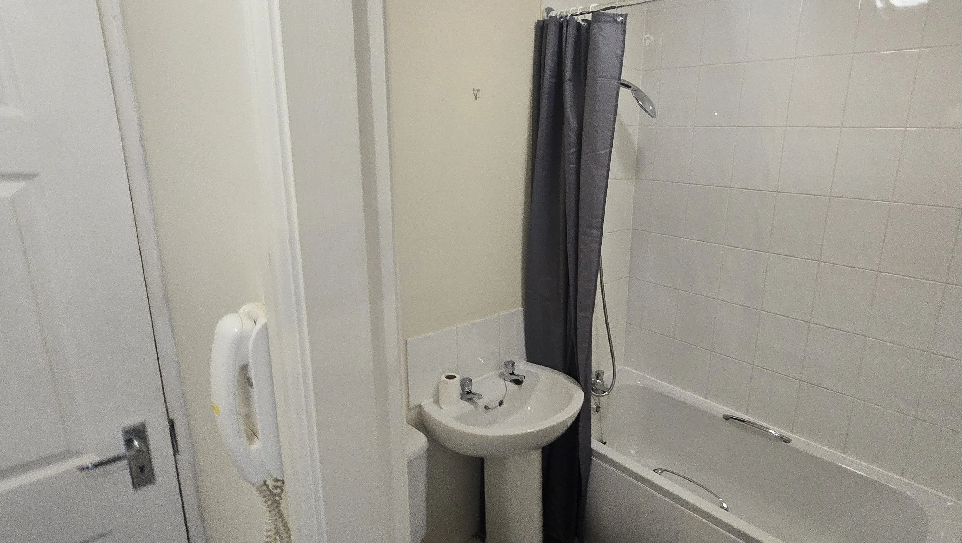INVESTMENT - Freehold Mid Terrace Building 