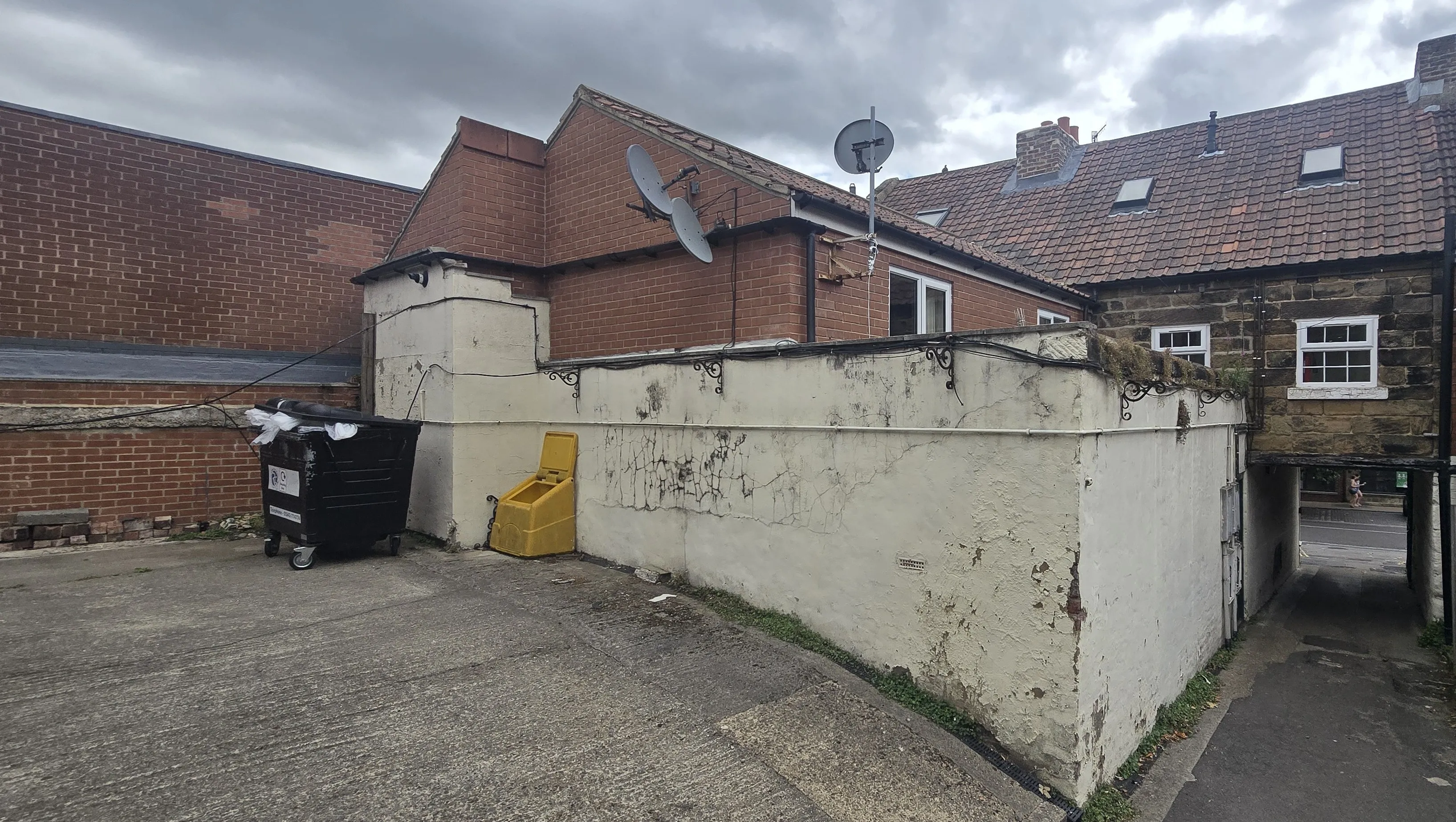 INVESTMENT - Freehold Mid Terrace Building 