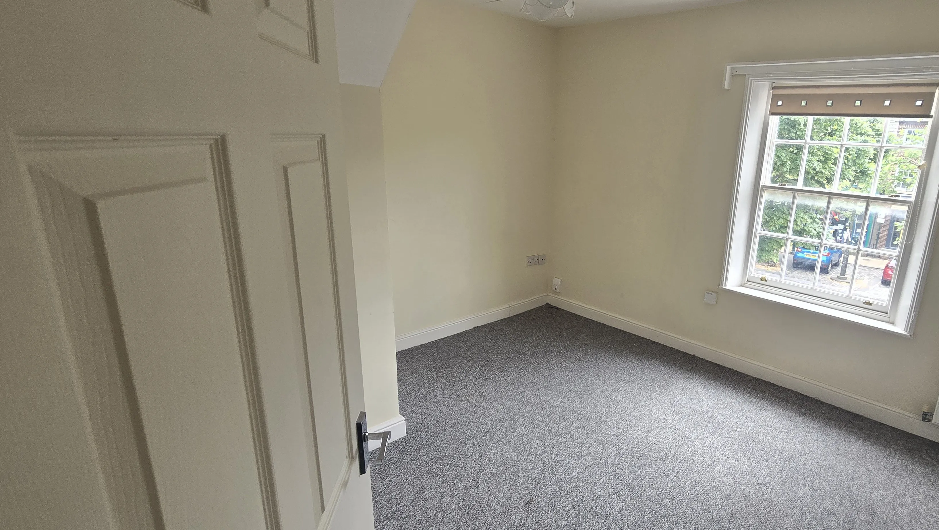 INVESTMENT - Freehold Mid Terrace Building 