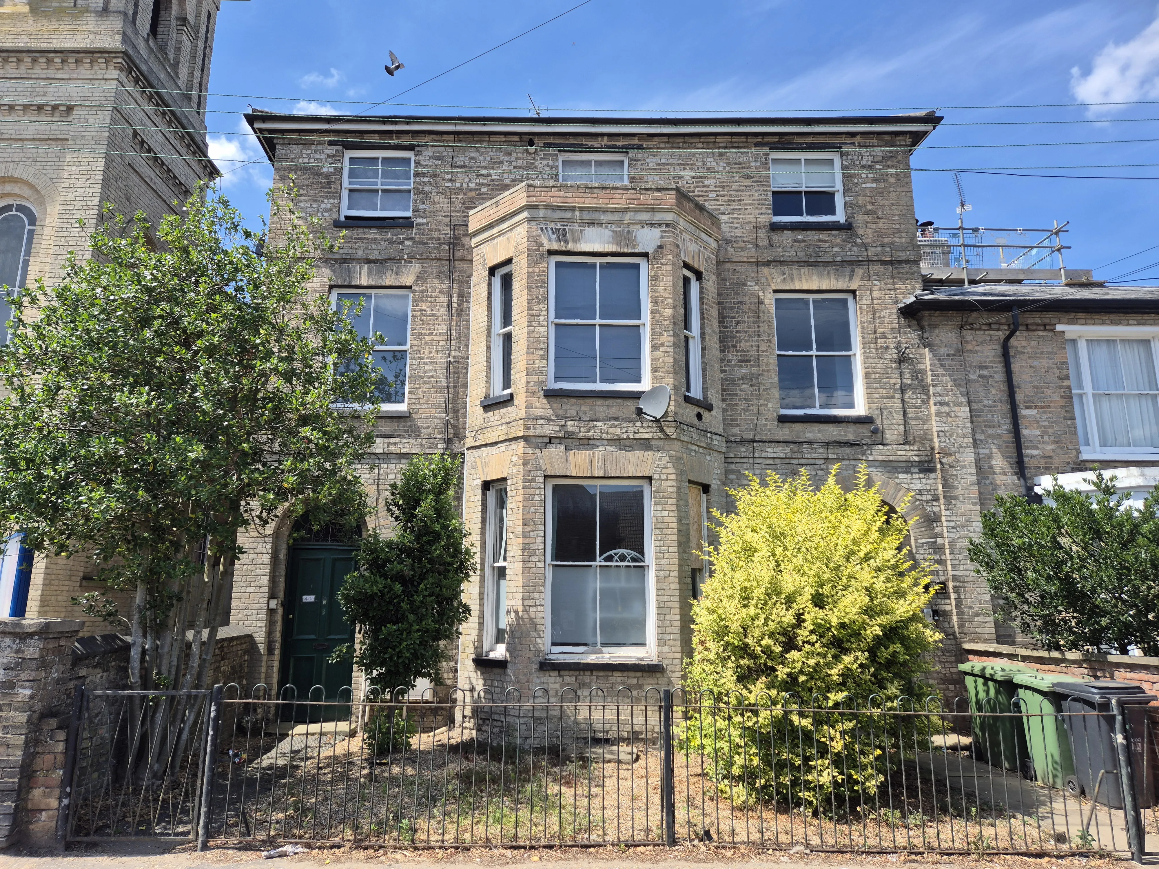 INVESTMENT/VACANT - Freehold Building 