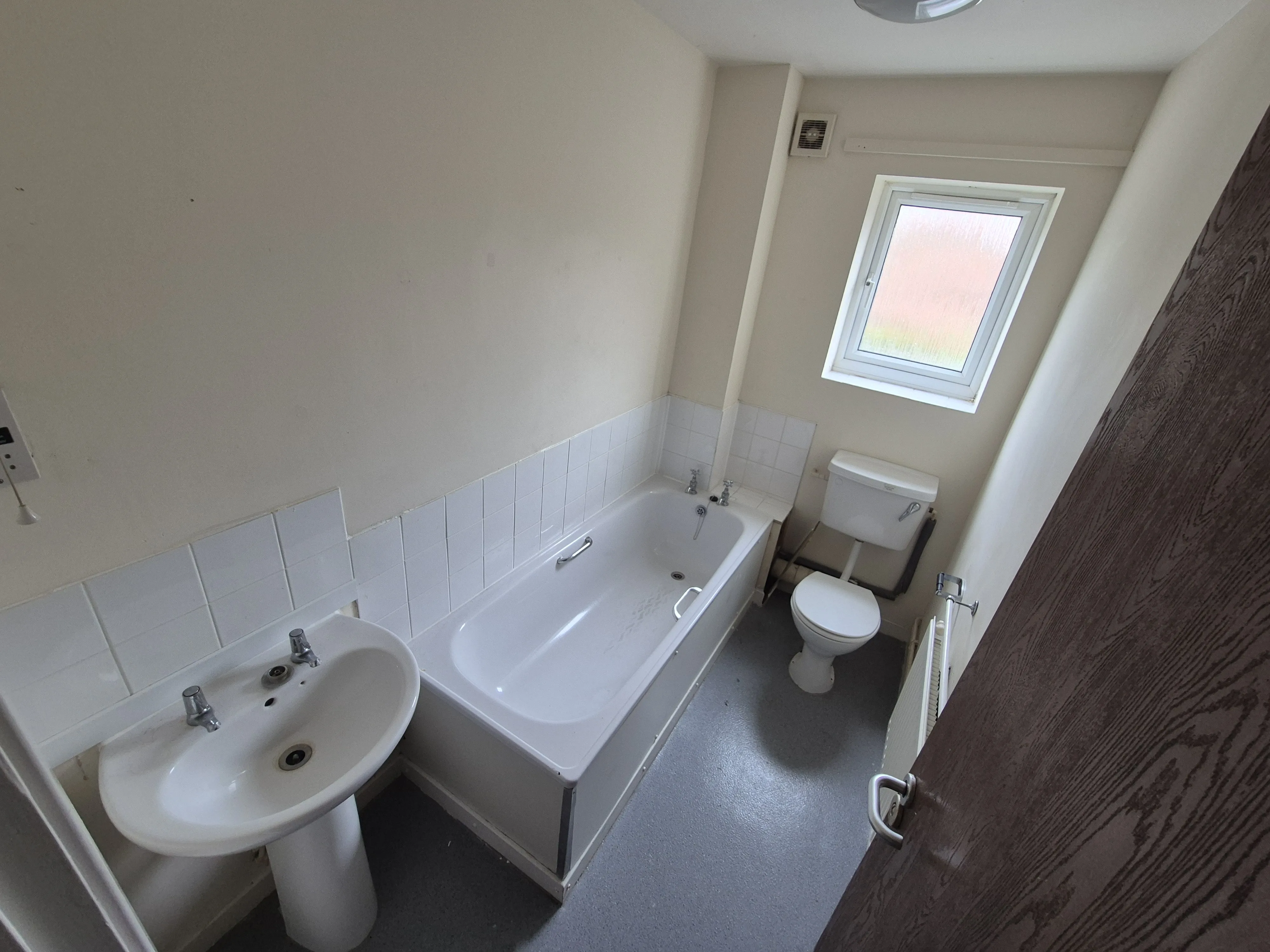 VACANT - Leasehold Self Contained First Floor Flat