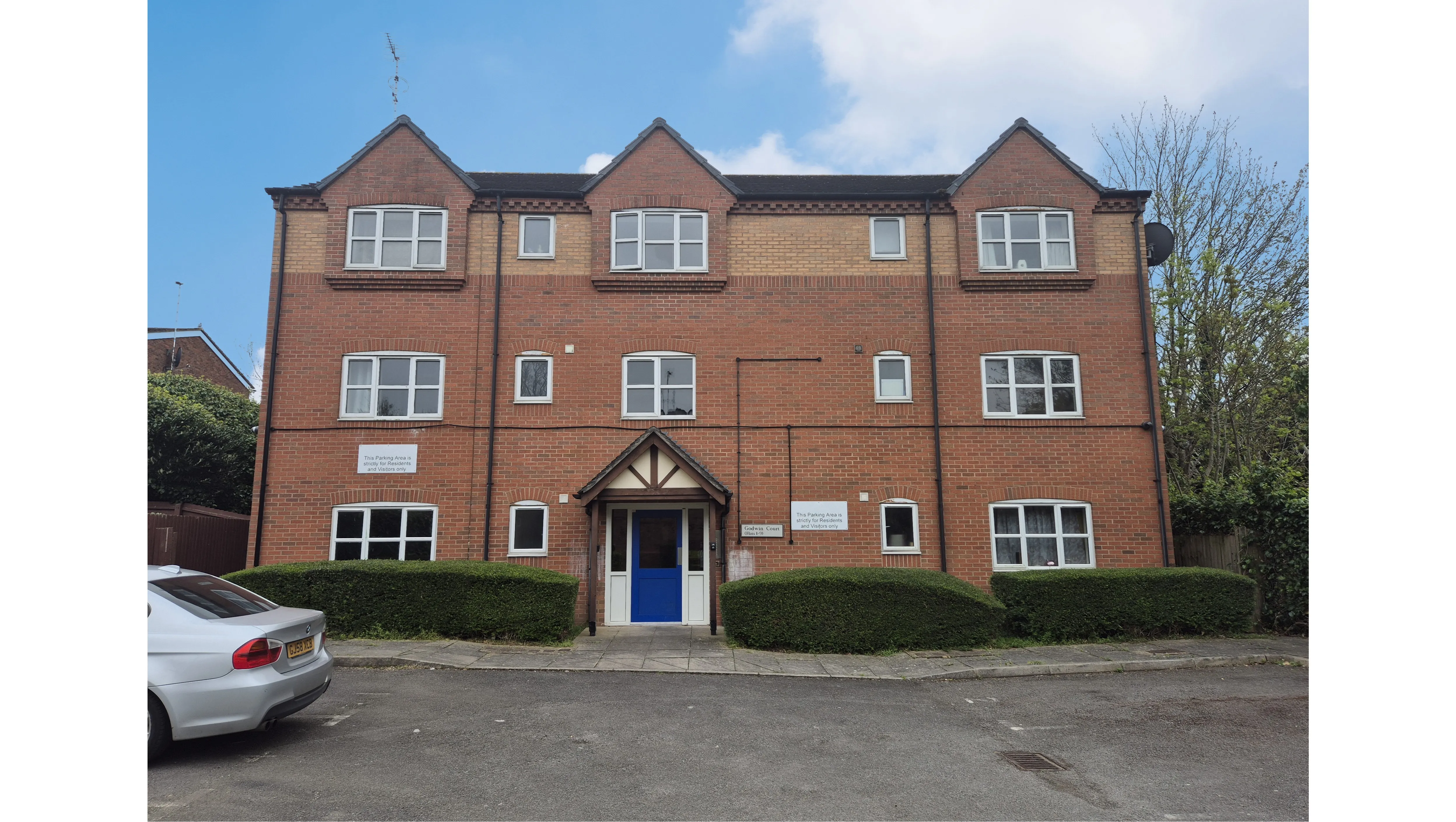 VACANT - Leasehold Self Contained First Floor Flat
