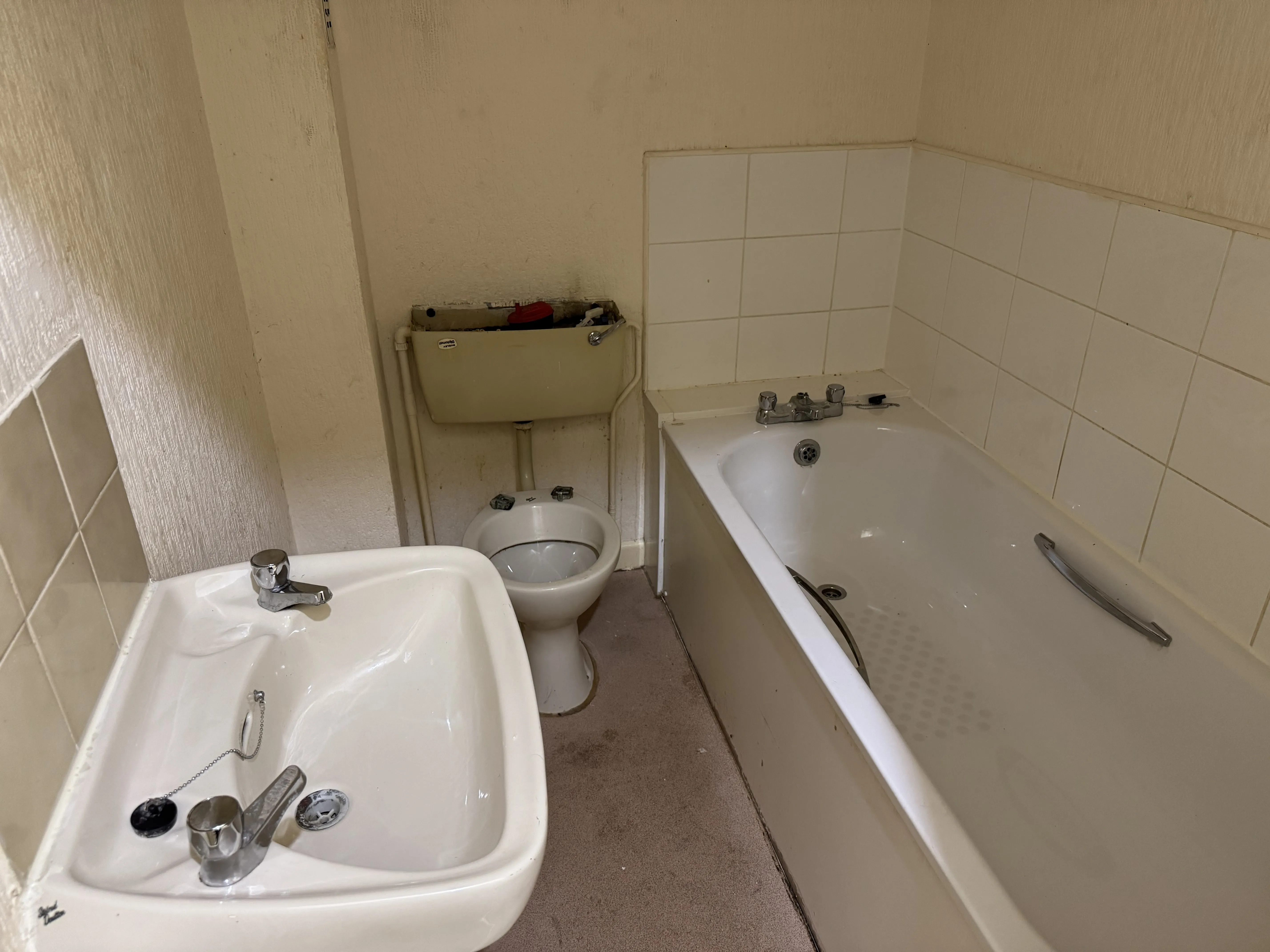 VACANT - Leasehold Self Contained First Floor Studio Flat