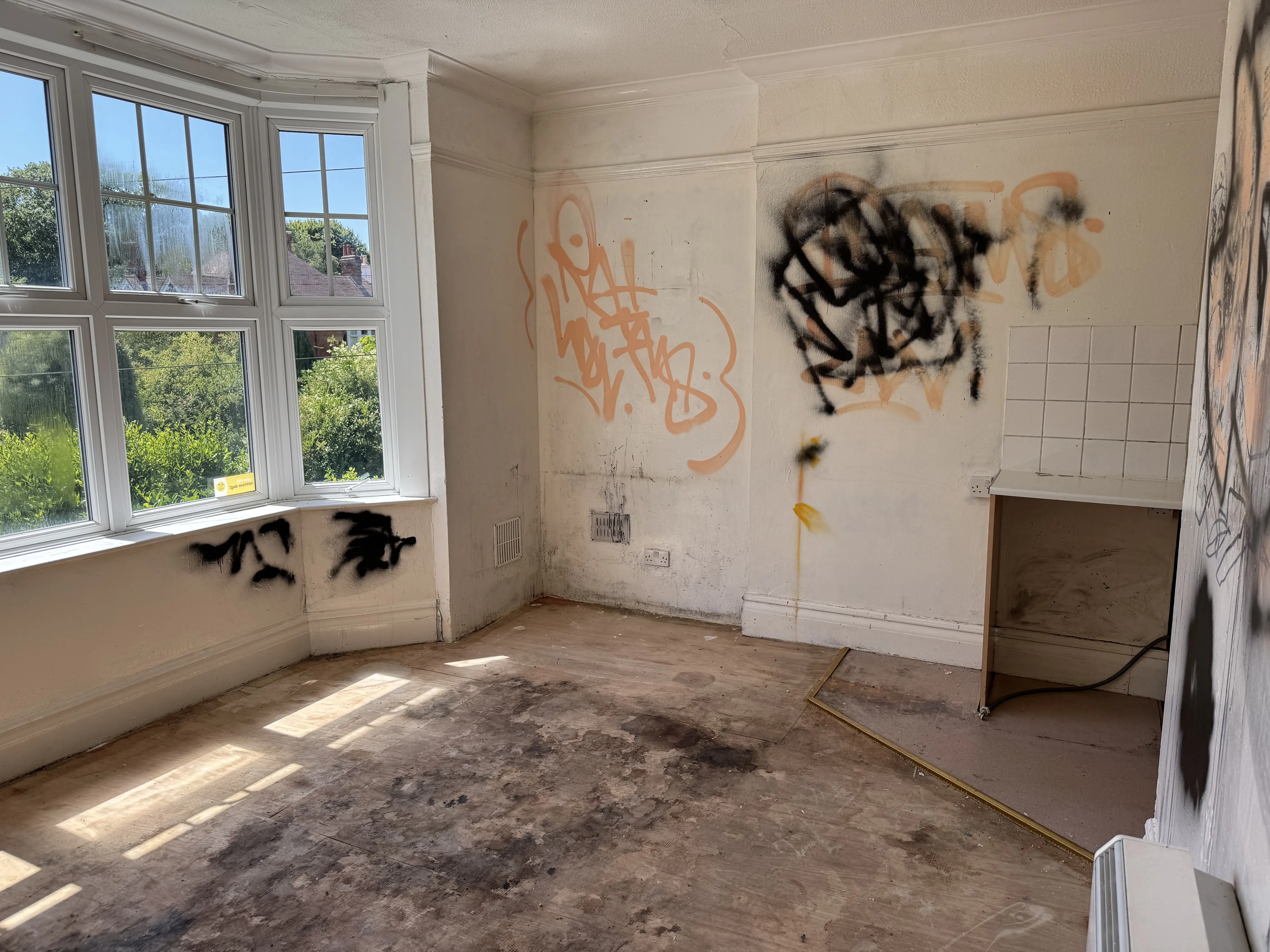 VACANT - Leasehold Self Contained First Floor Studio Flat