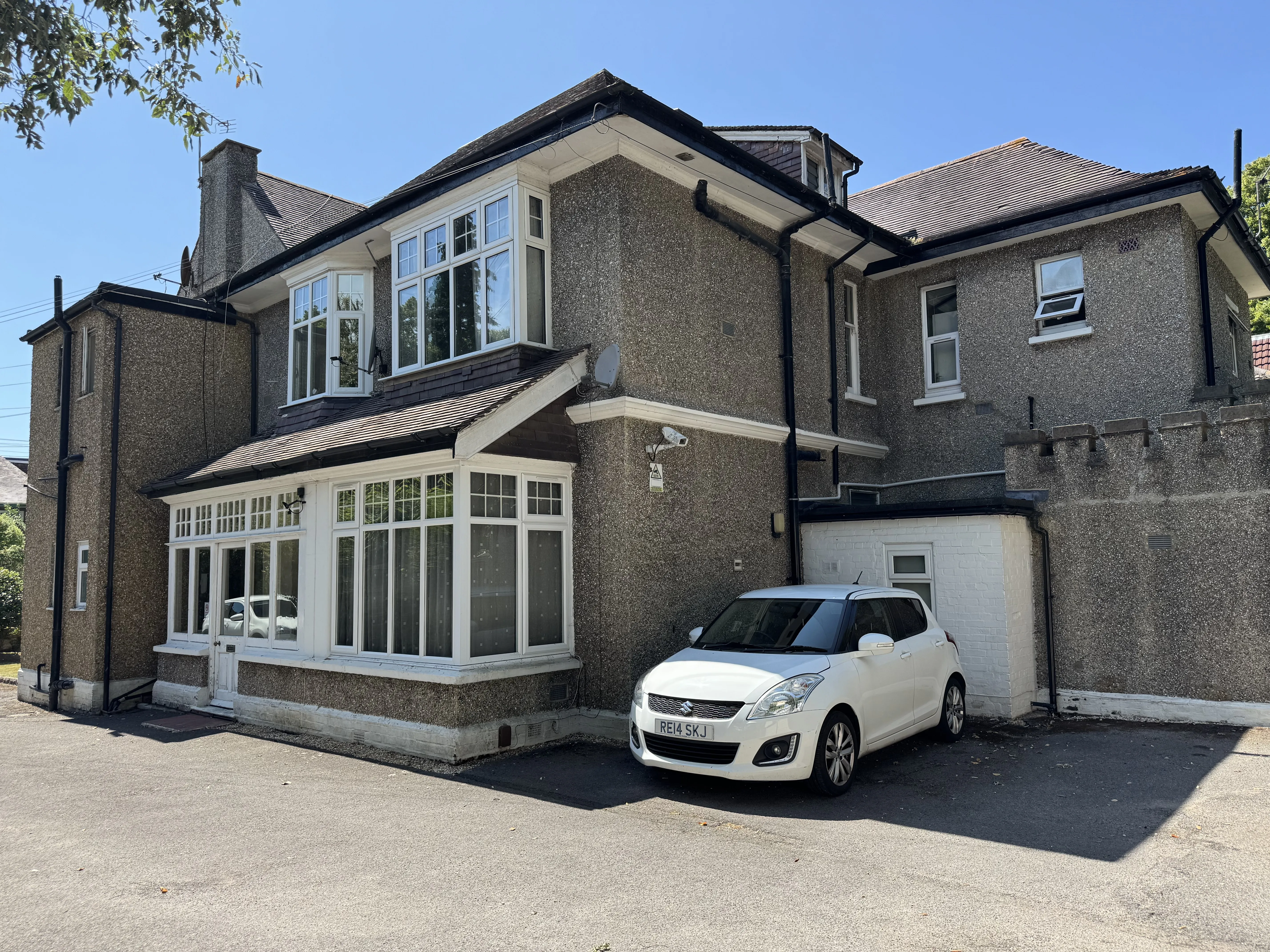 VACANT - Leasehold Self Contained First Floor Studio Flat