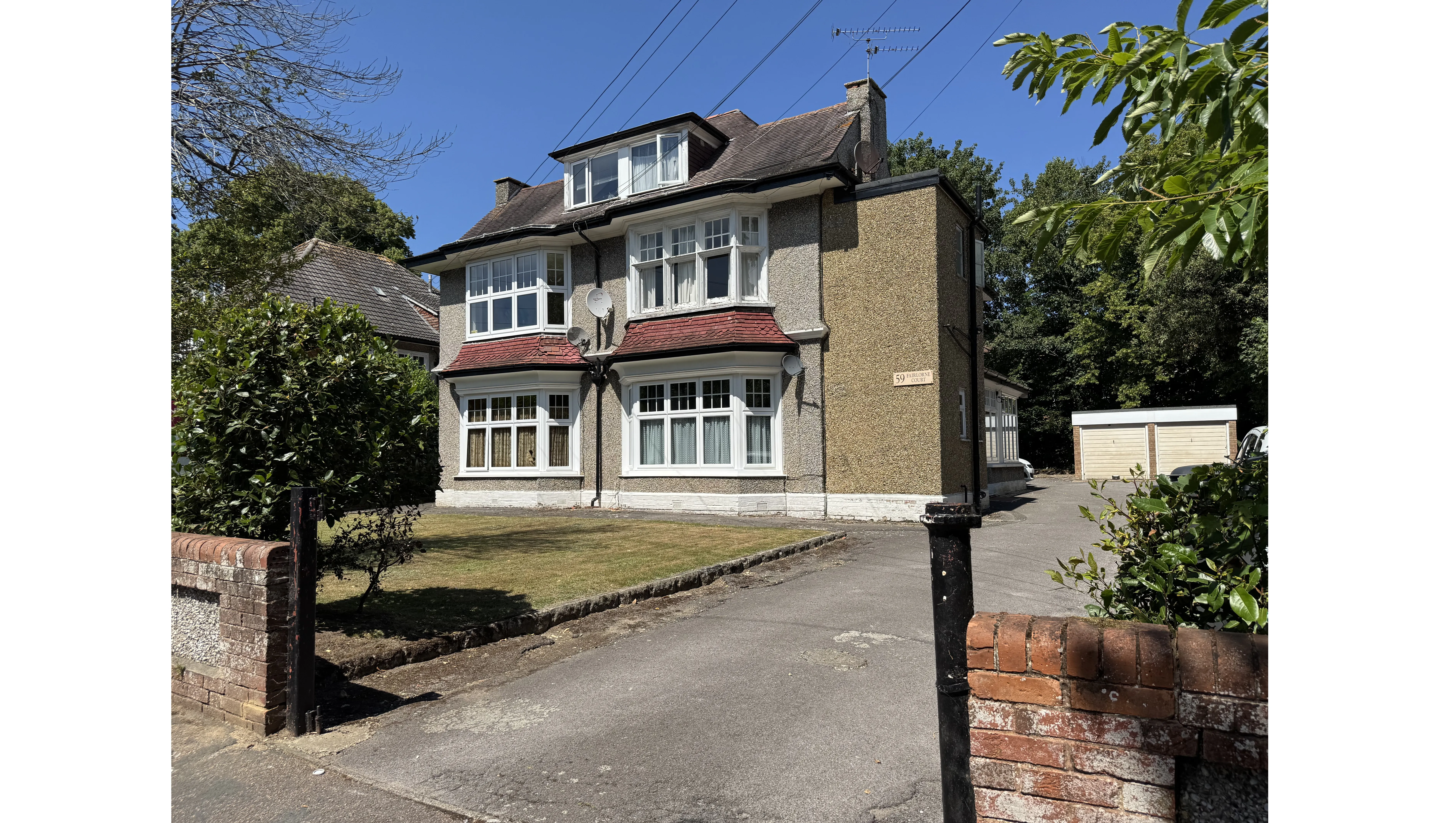 VACANT - Leasehold Self Contained First Floor Studio Flat