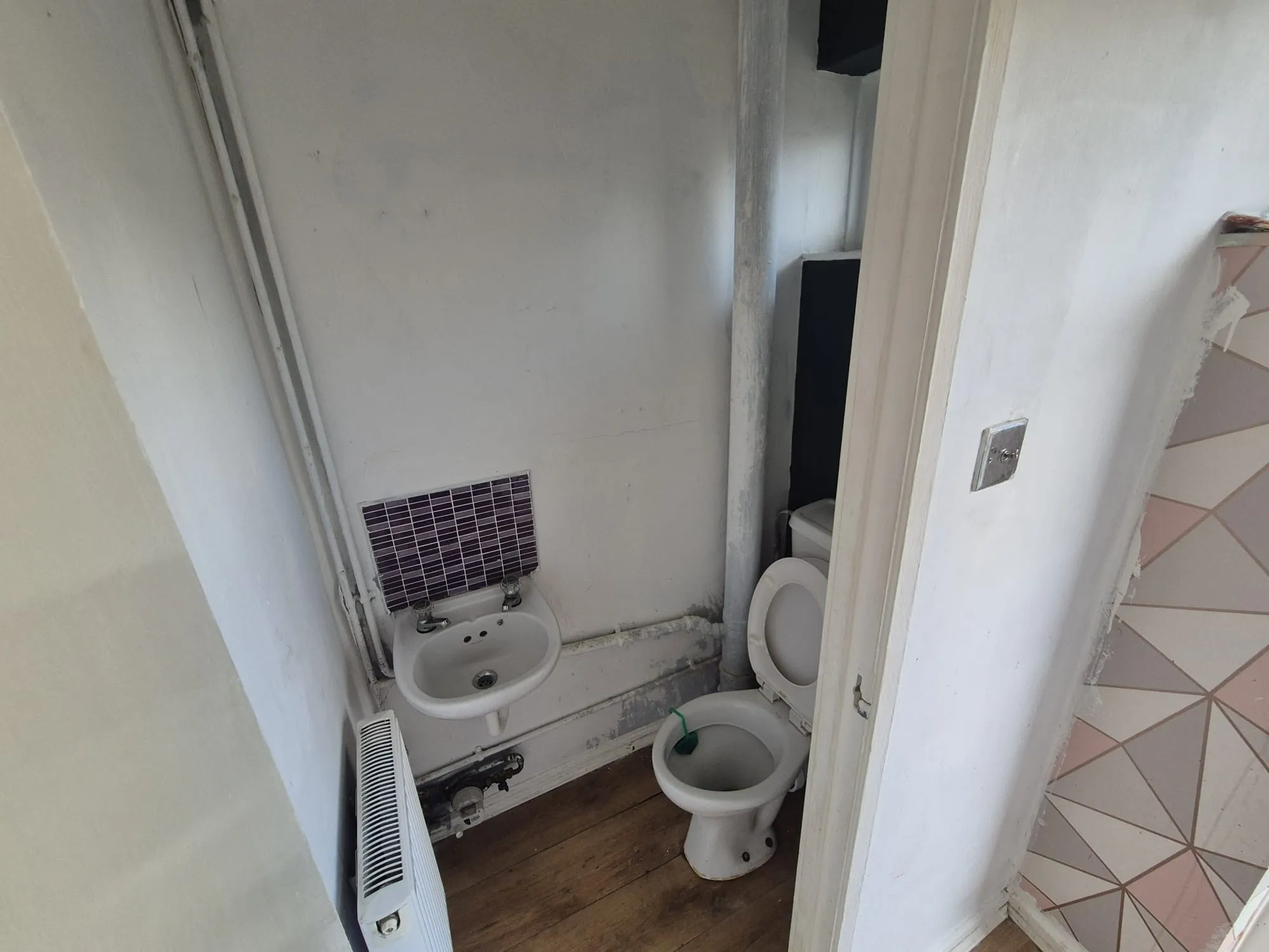 VACANT - Freehold Mid Terrace House