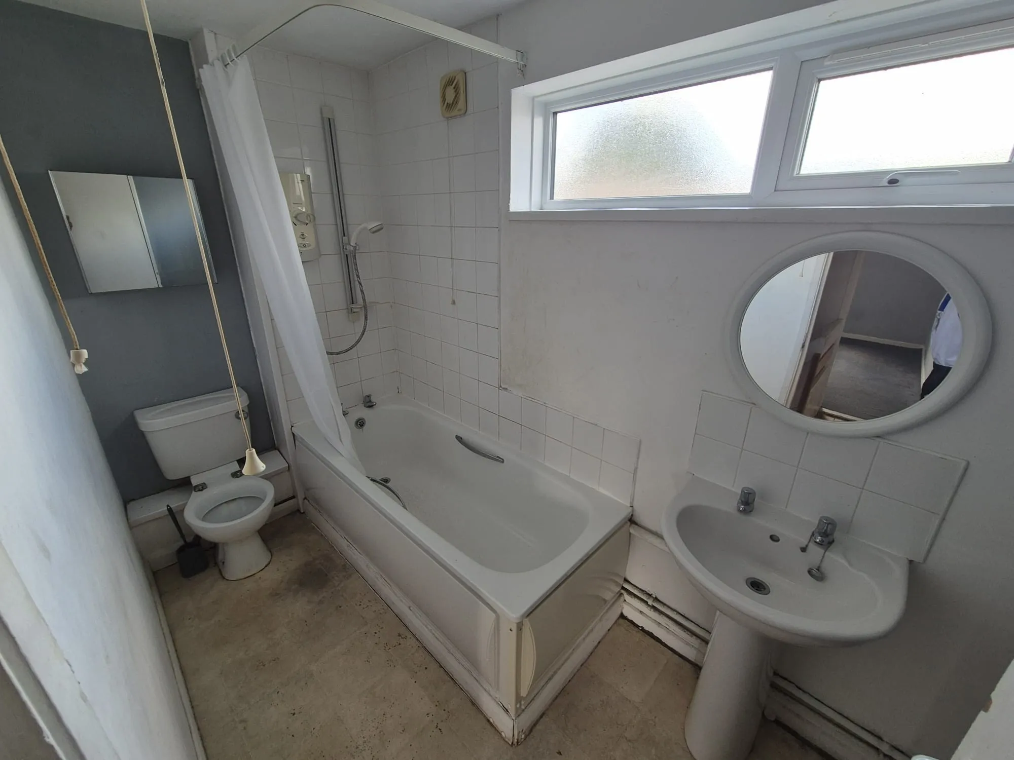 VACANT - Freehold Mid Terrace House