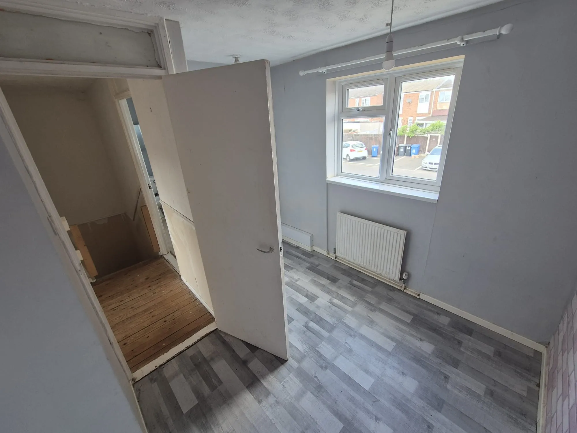 VACANT - Freehold Mid Terrace House