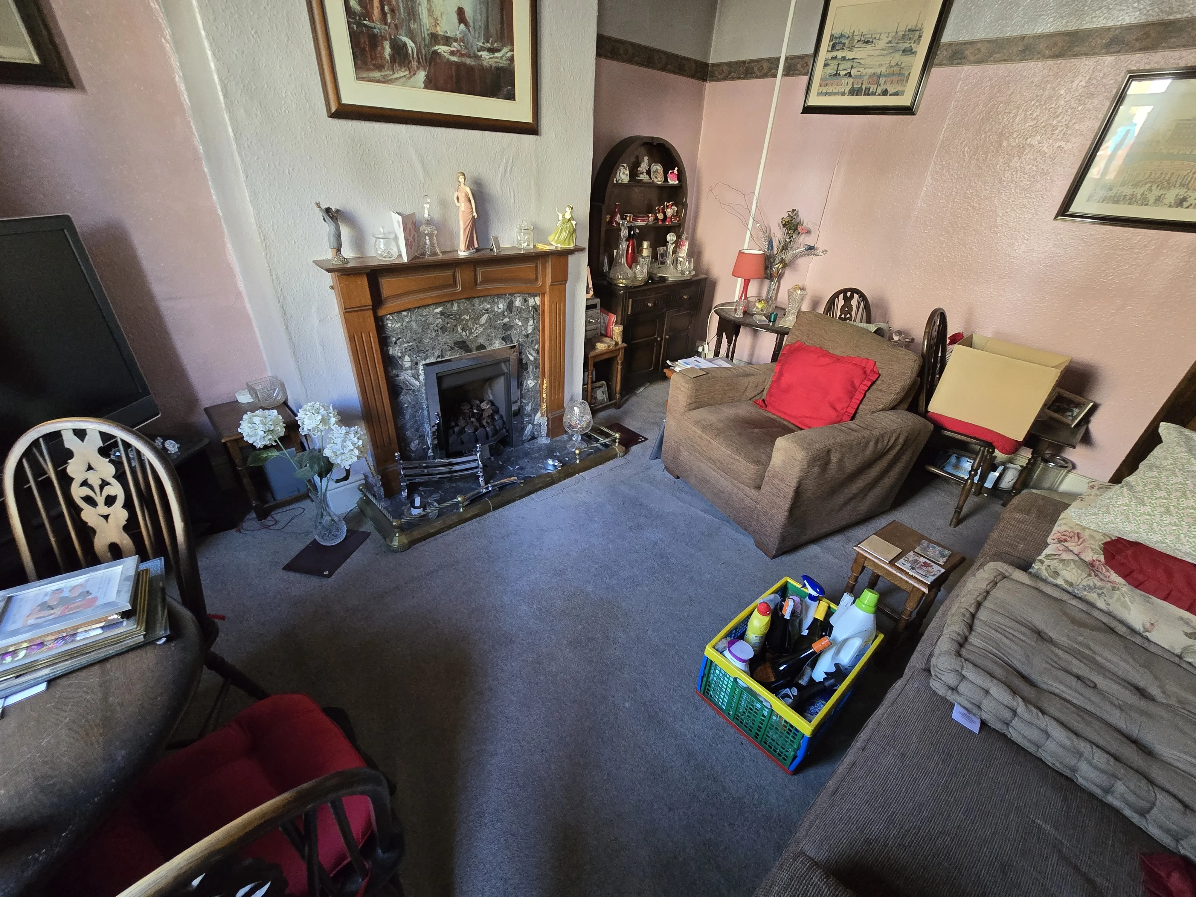VACANT - Freehold Mid Terrace House