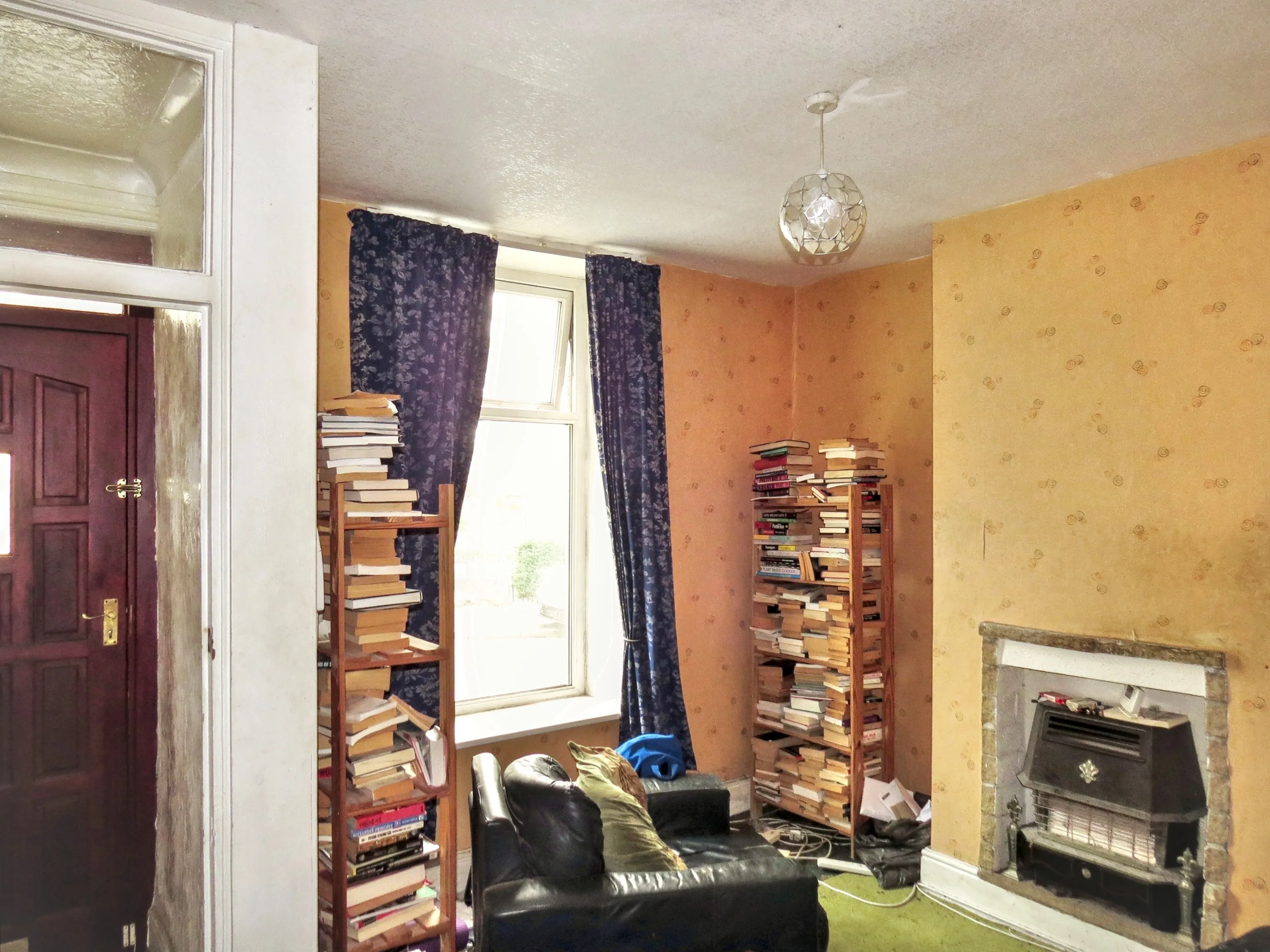 VACANT - Long Leasehold Mid Terrace House