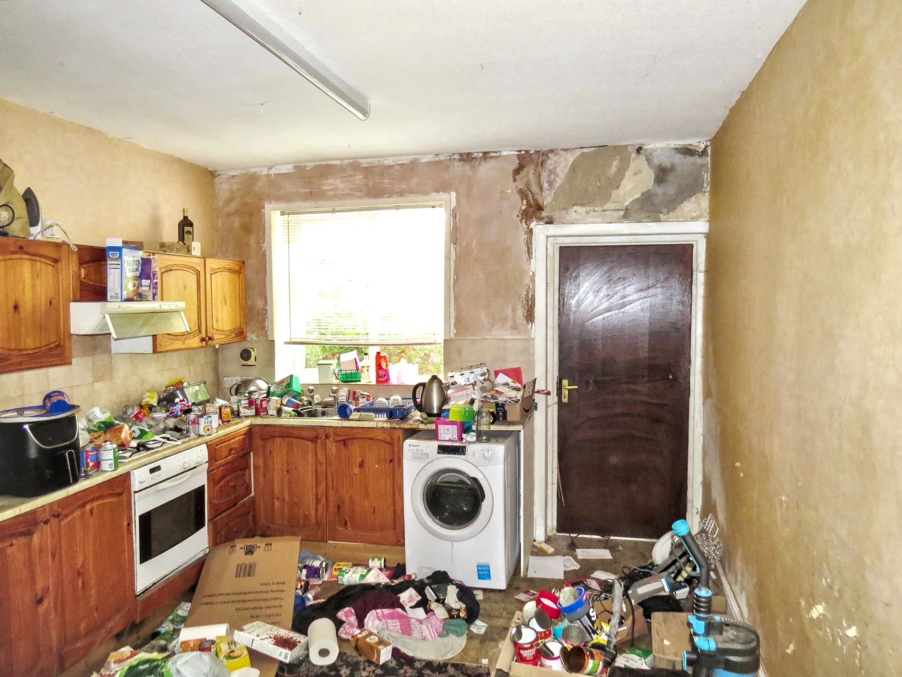 VACANT - Long Leasehold Mid Terrace House