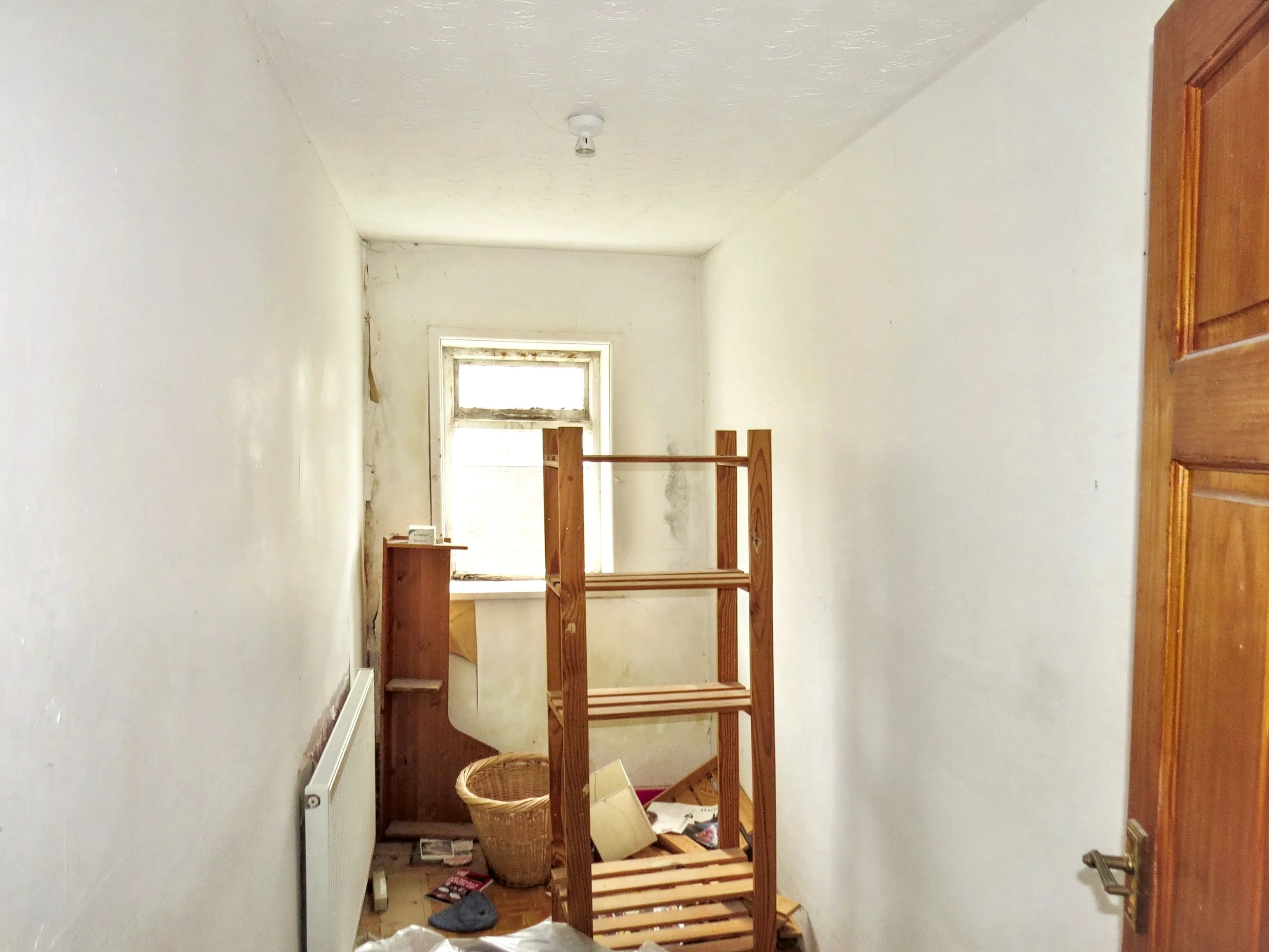 VACANT - Long Leasehold Mid Terrace House