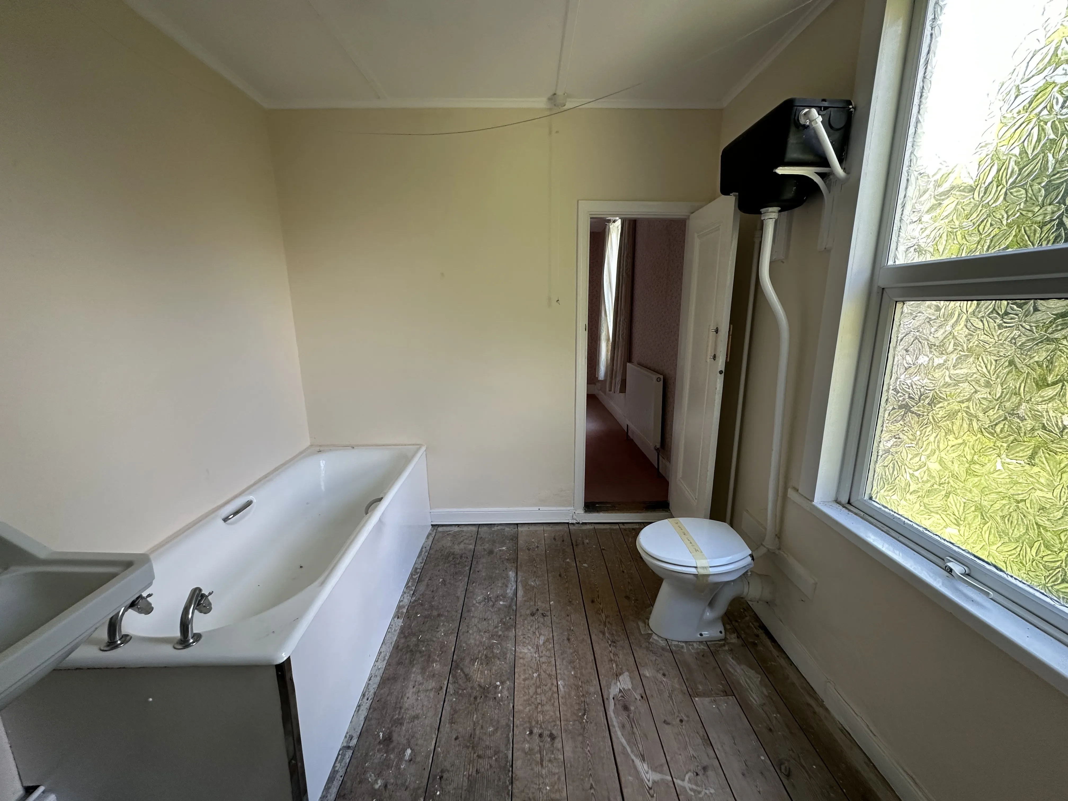 VACANT - Freehold Mid Terrace House