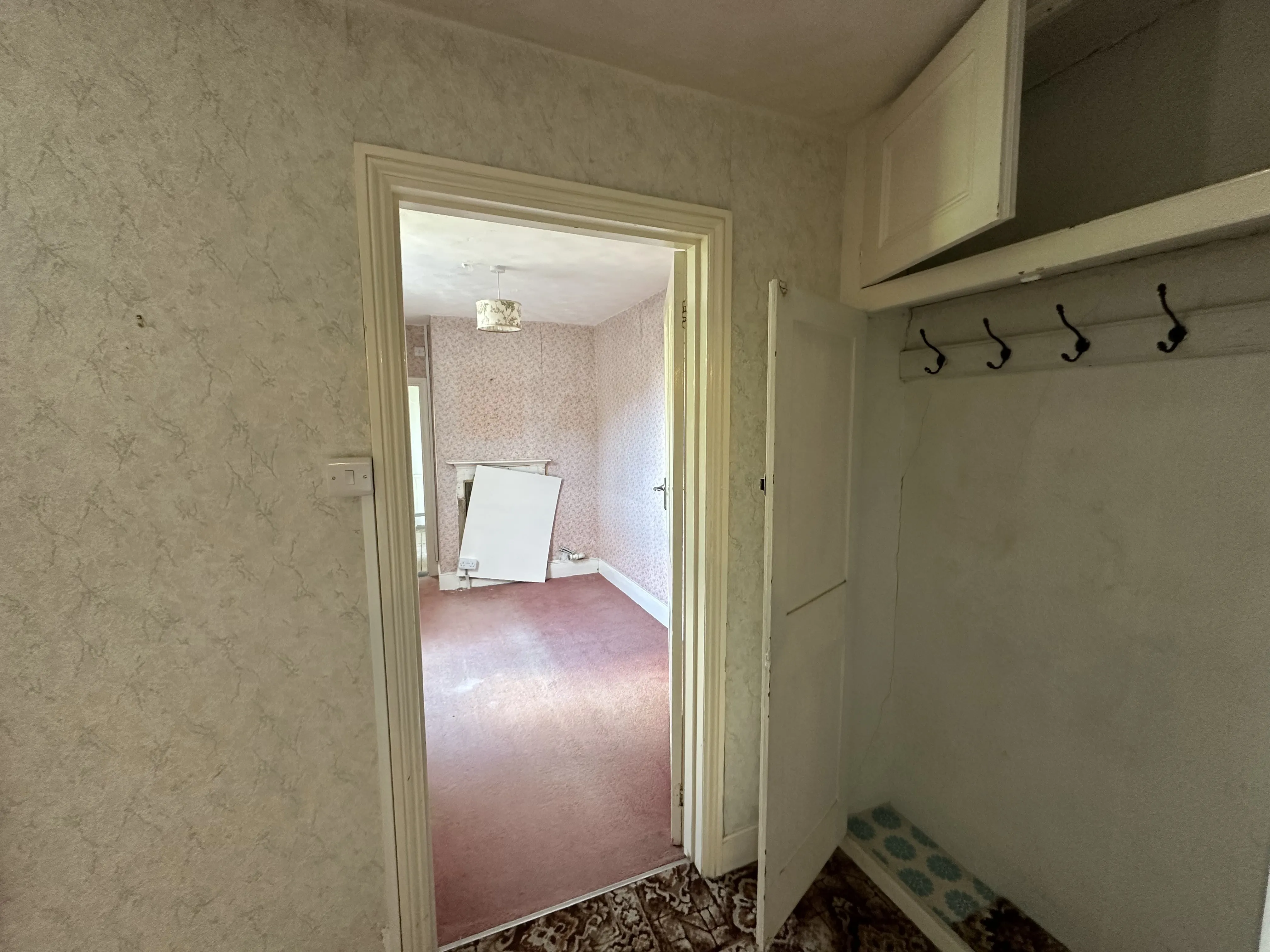 VACANT - Freehold Mid Terrace House