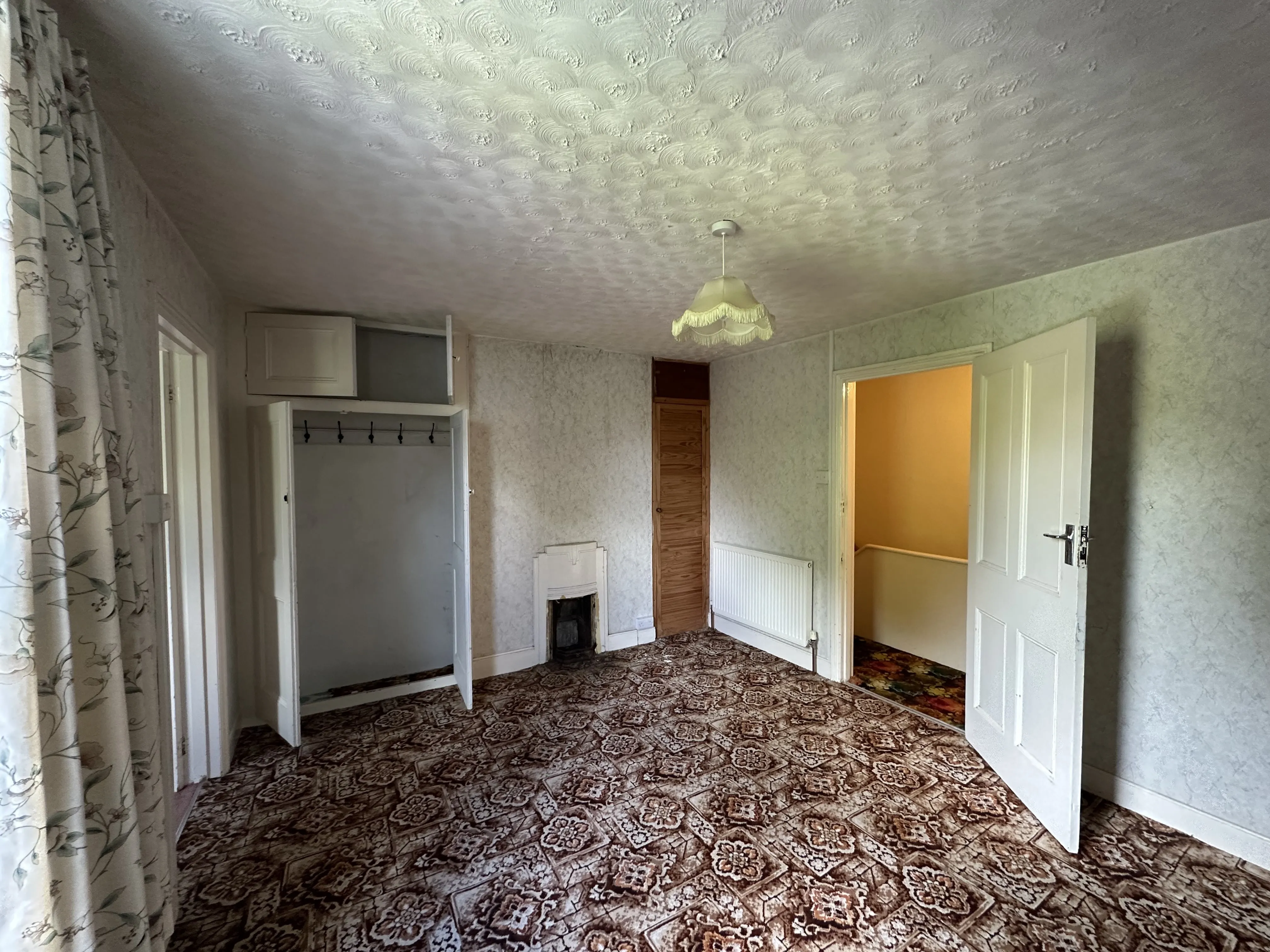 VACANT - Freehold Mid Terrace House