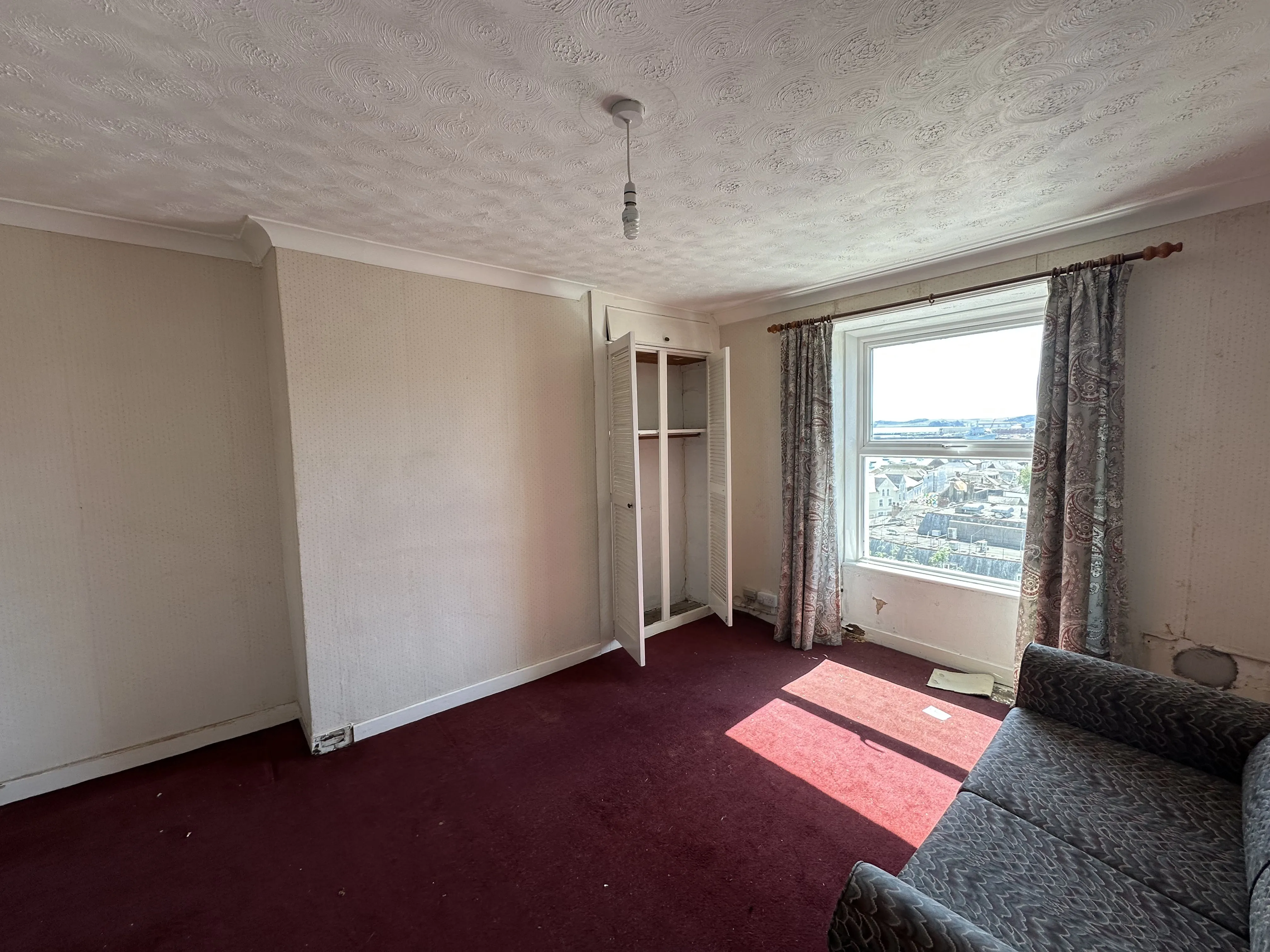 VACANT - Freehold Mid Terrace House