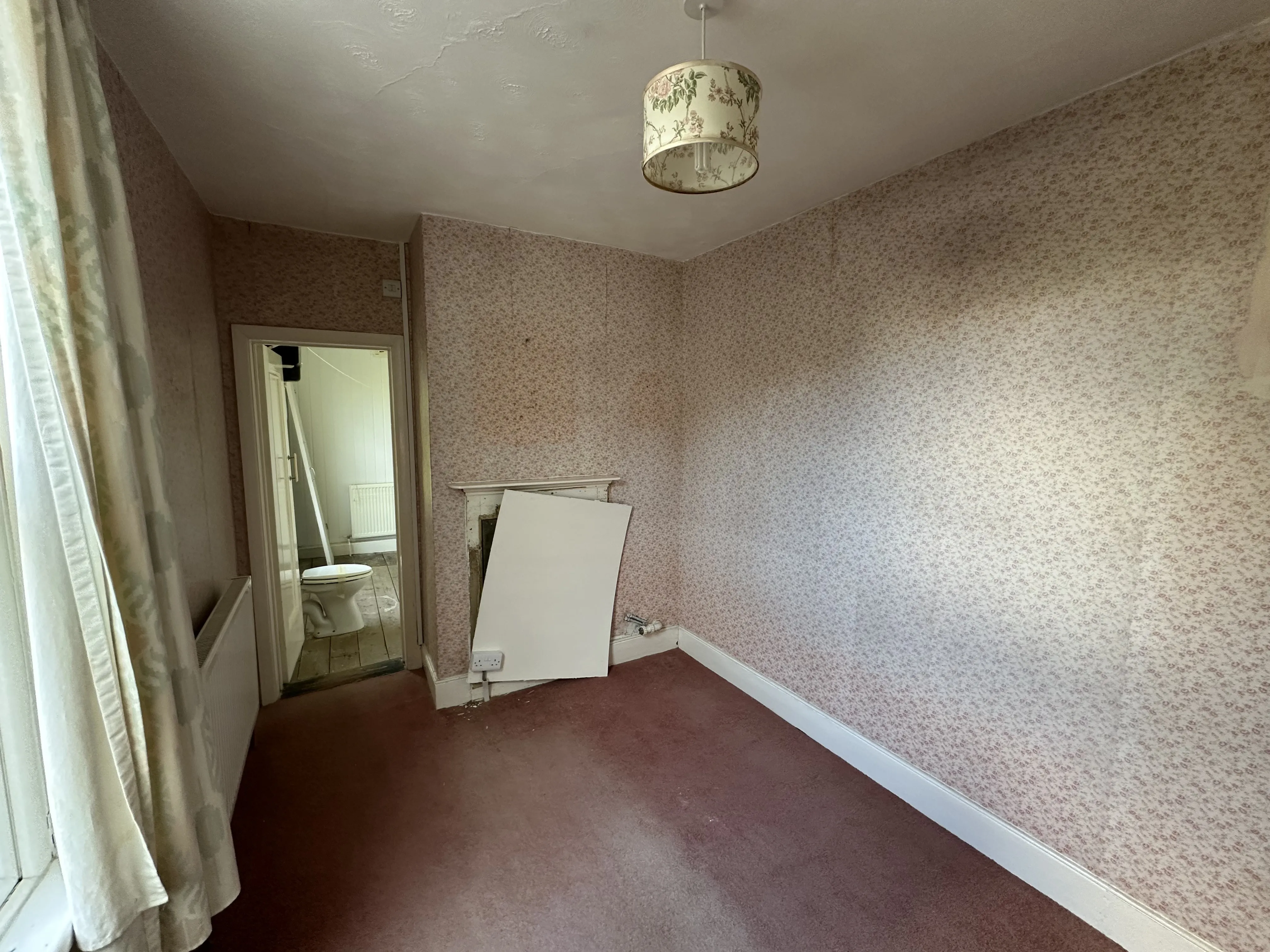 VACANT - Freehold Mid Terrace House