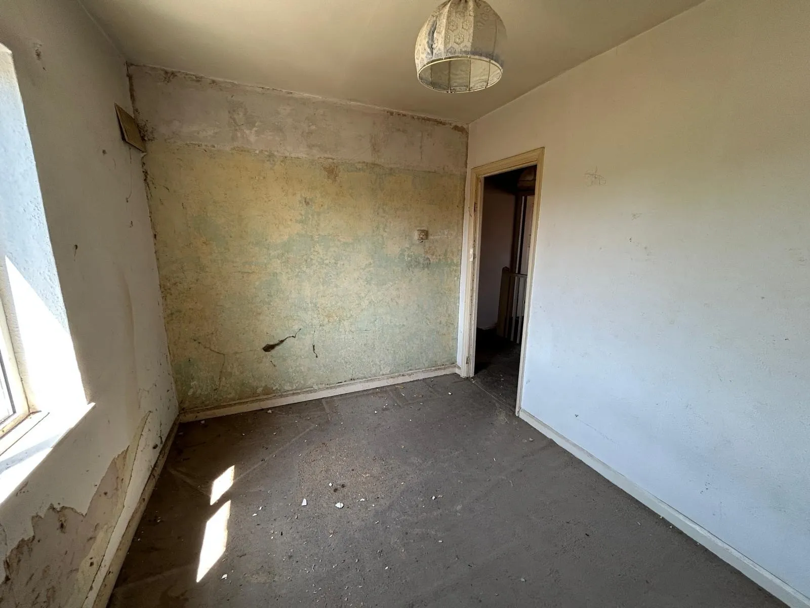 VACANT - Freehold Semi-Detached House 