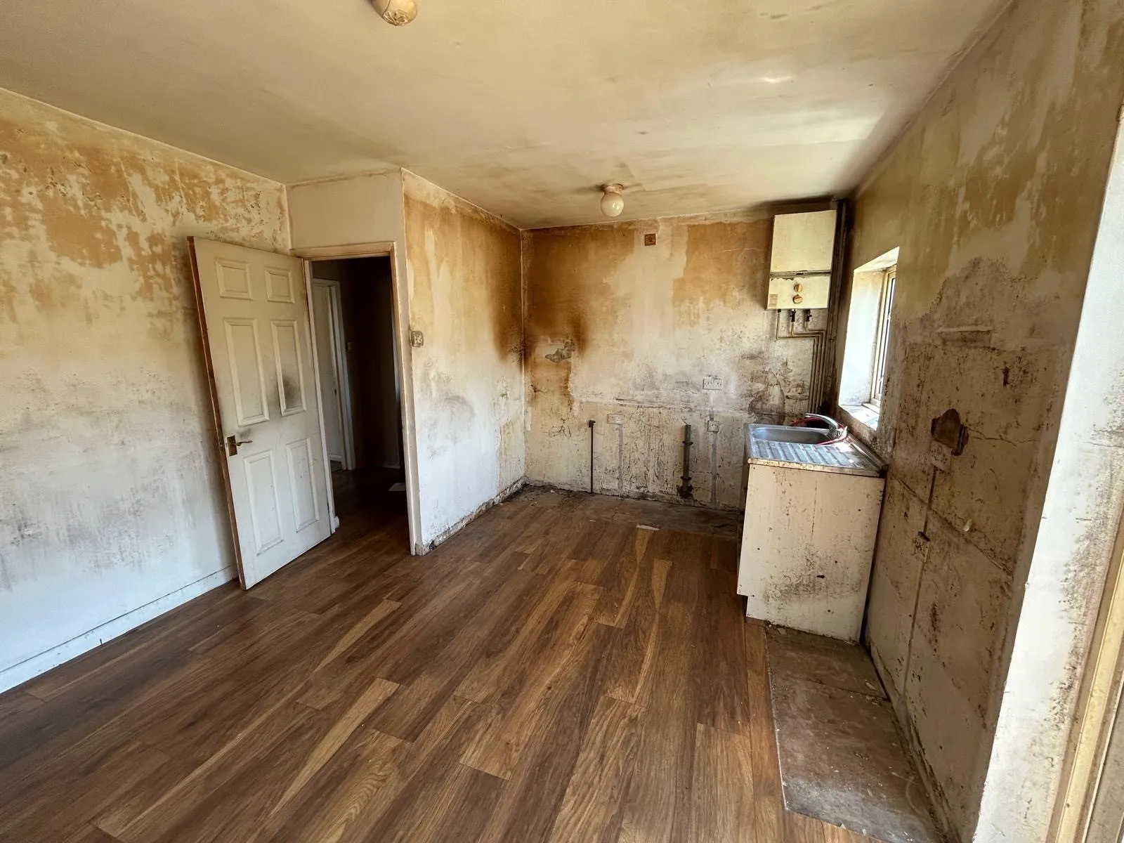 VACANT - Freehold Semi-Detached House 