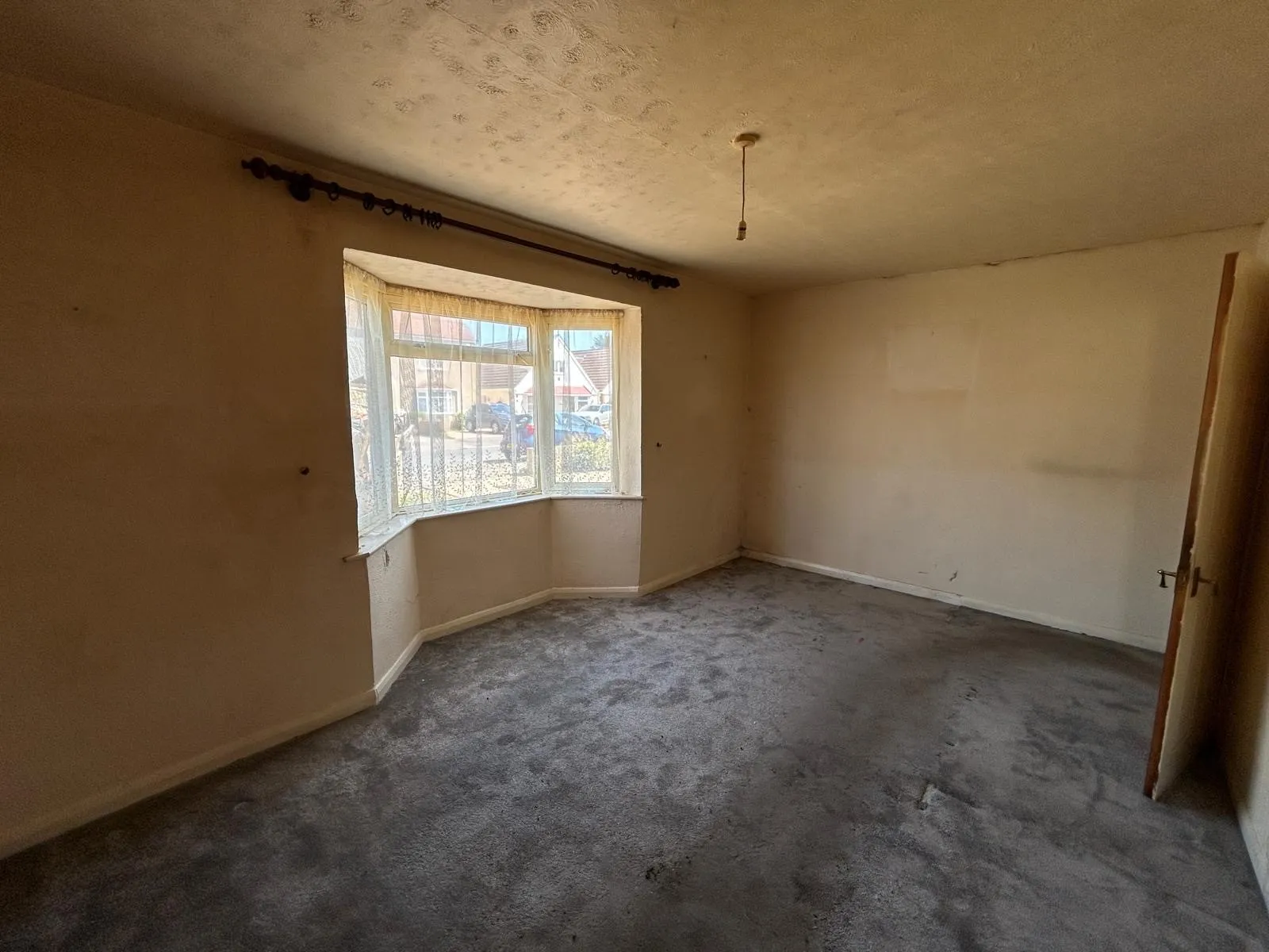 VACANT - Freehold Semi-Detached House 