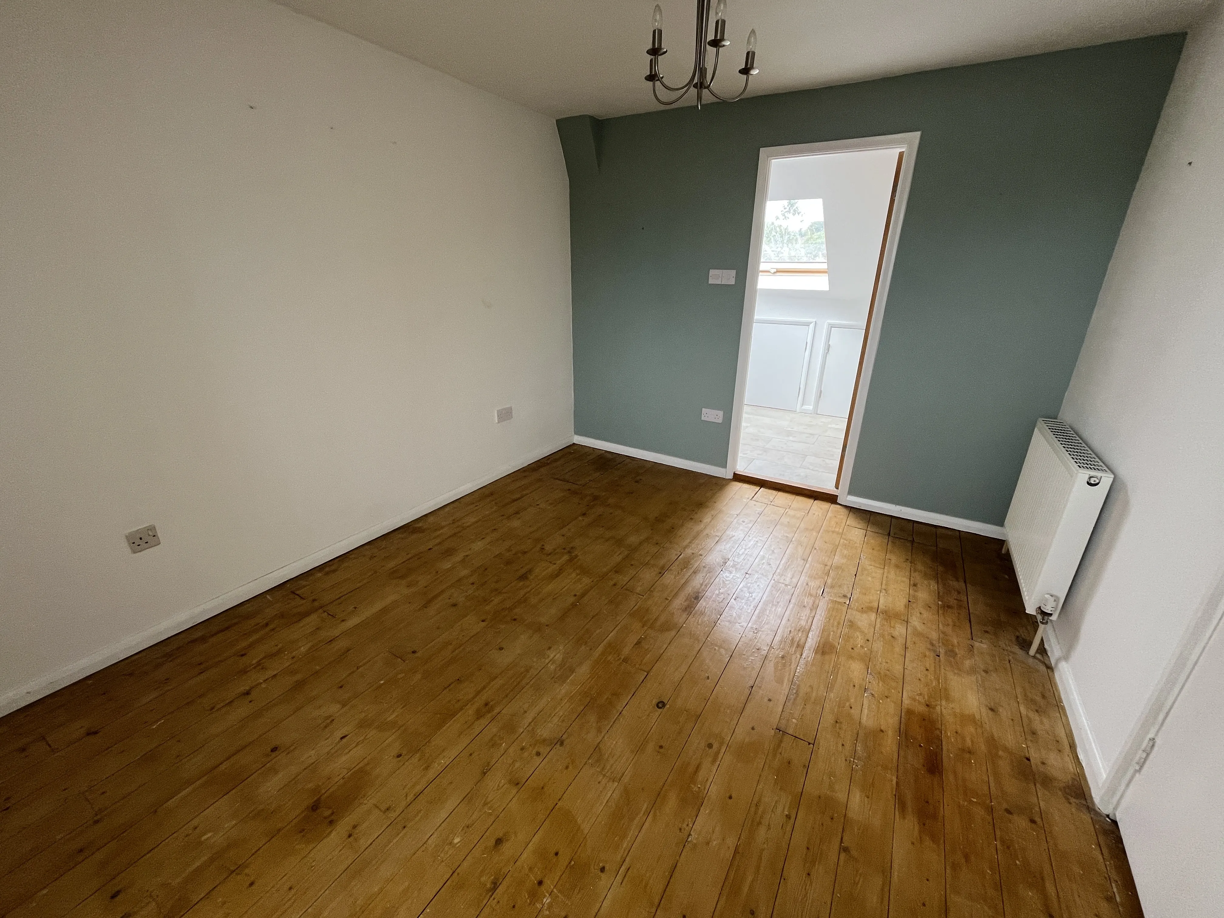 VACANT - Freehold Mid Terrace House