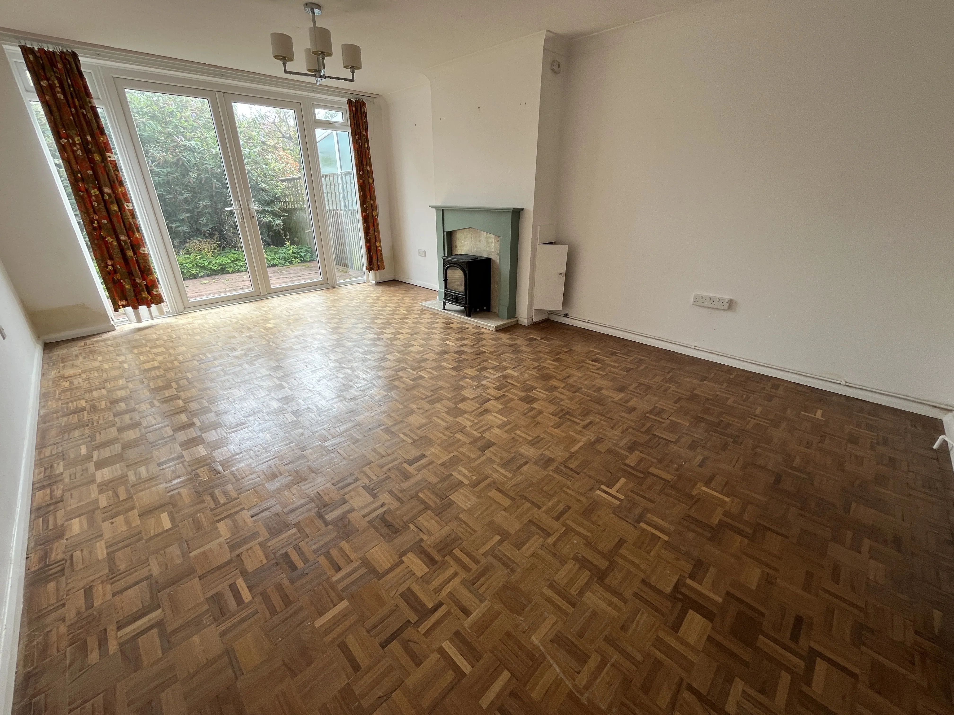 VACANT - Freehold Mid Terrace House