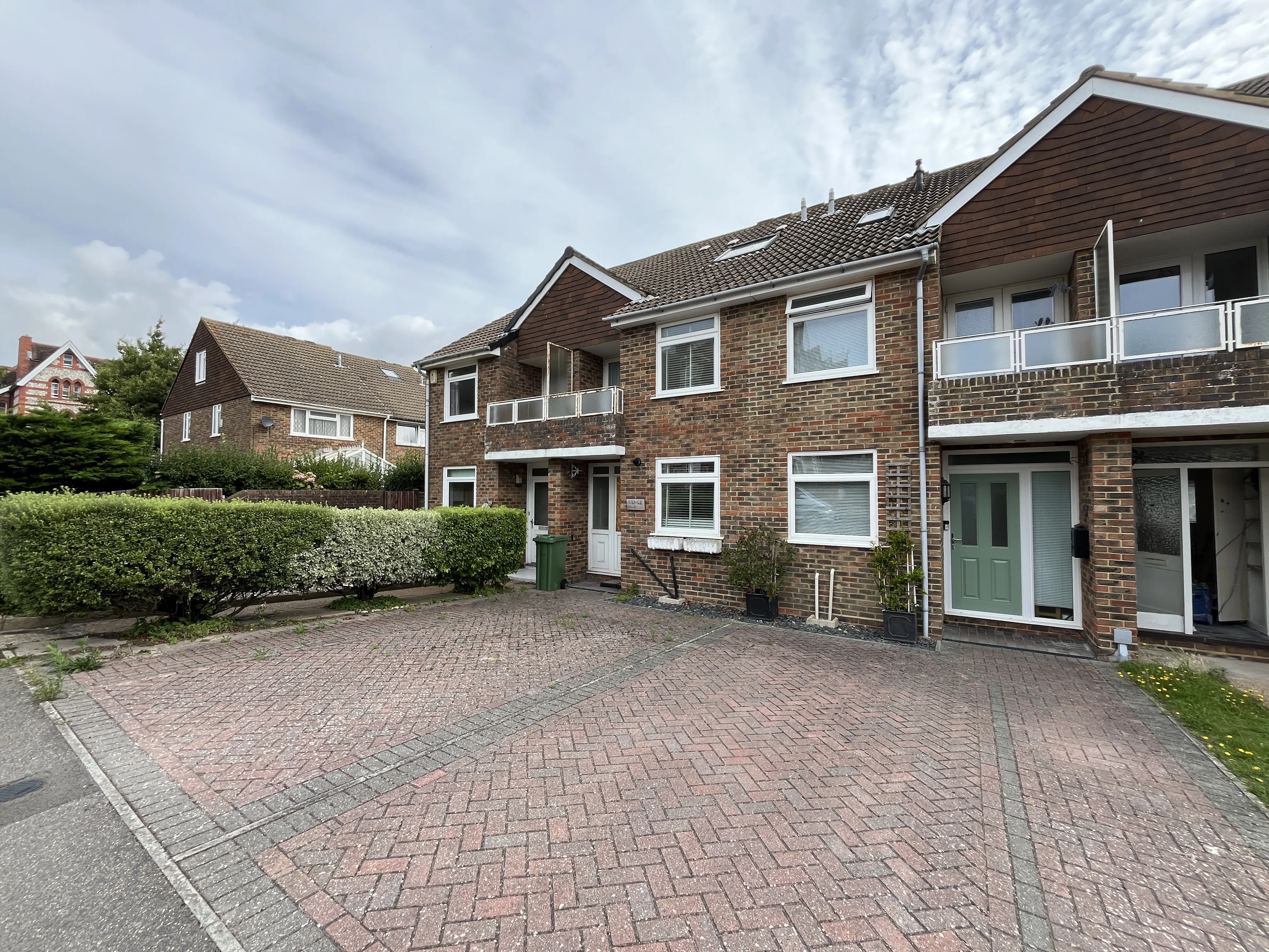 VACANT - Freehold Mid Terrace House