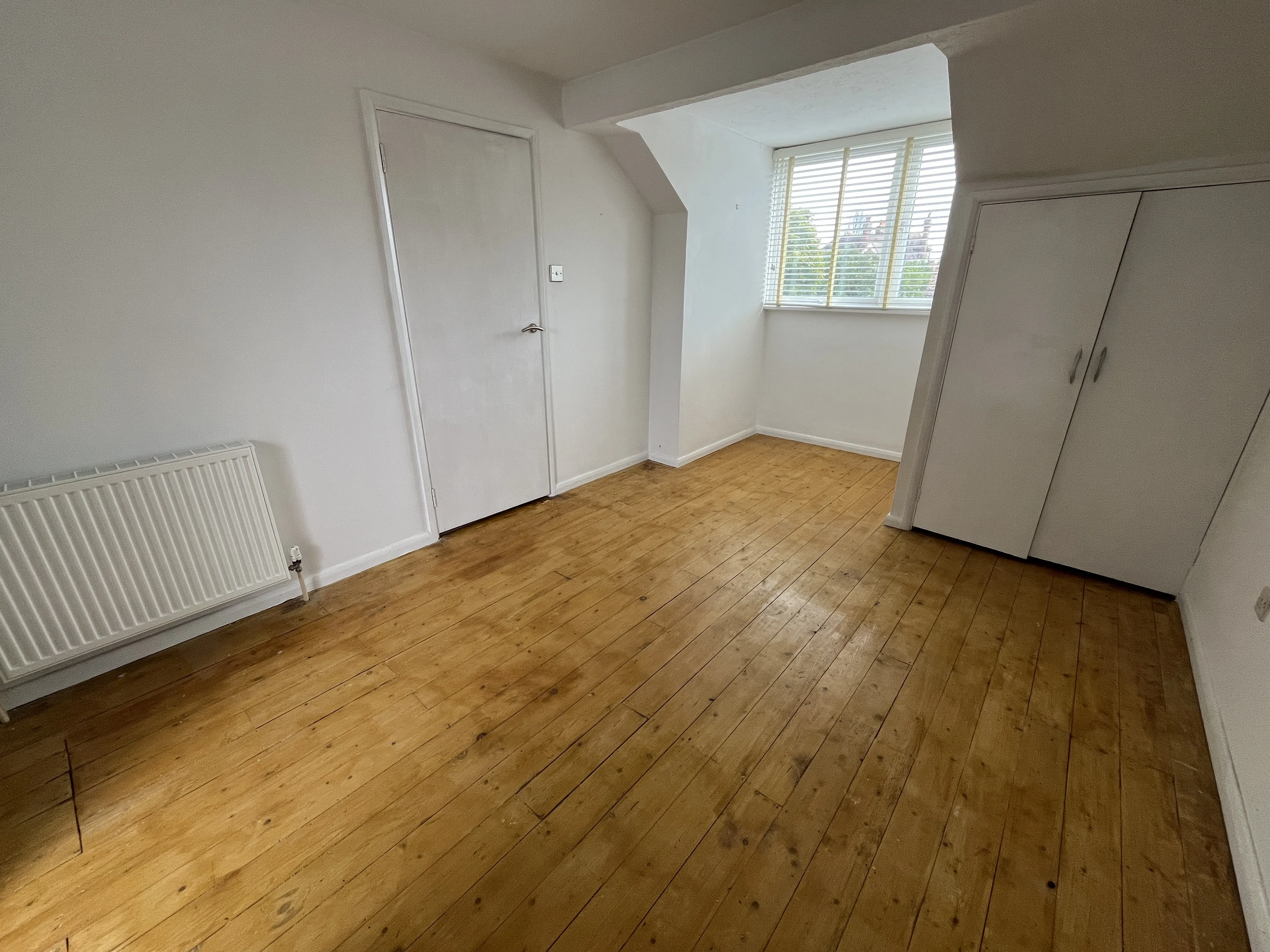 VACANT - Freehold Mid Terrace House