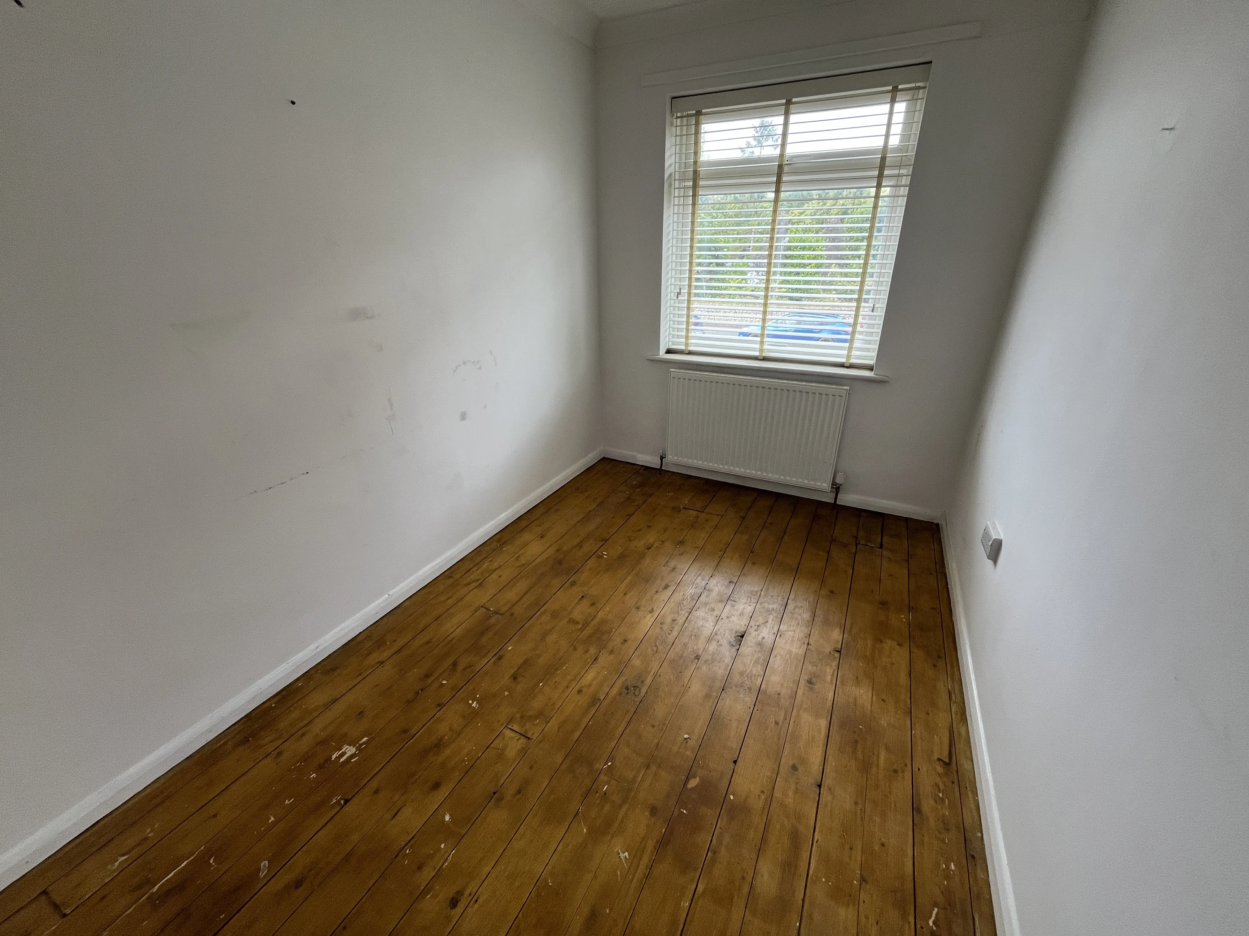 VACANT - Freehold Mid Terrace House