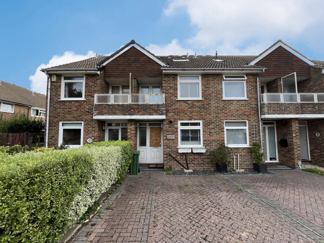 VACANT - Freehold Mid Terrace House